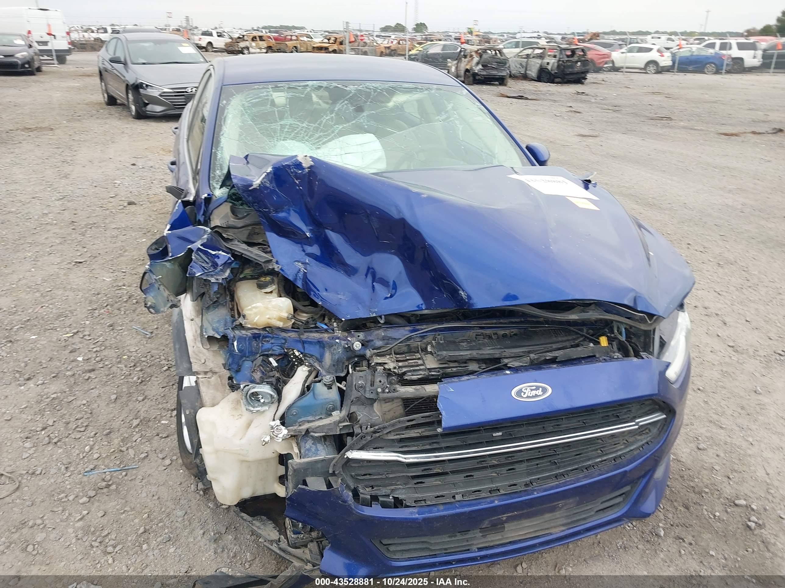 FORD FUSION image 6