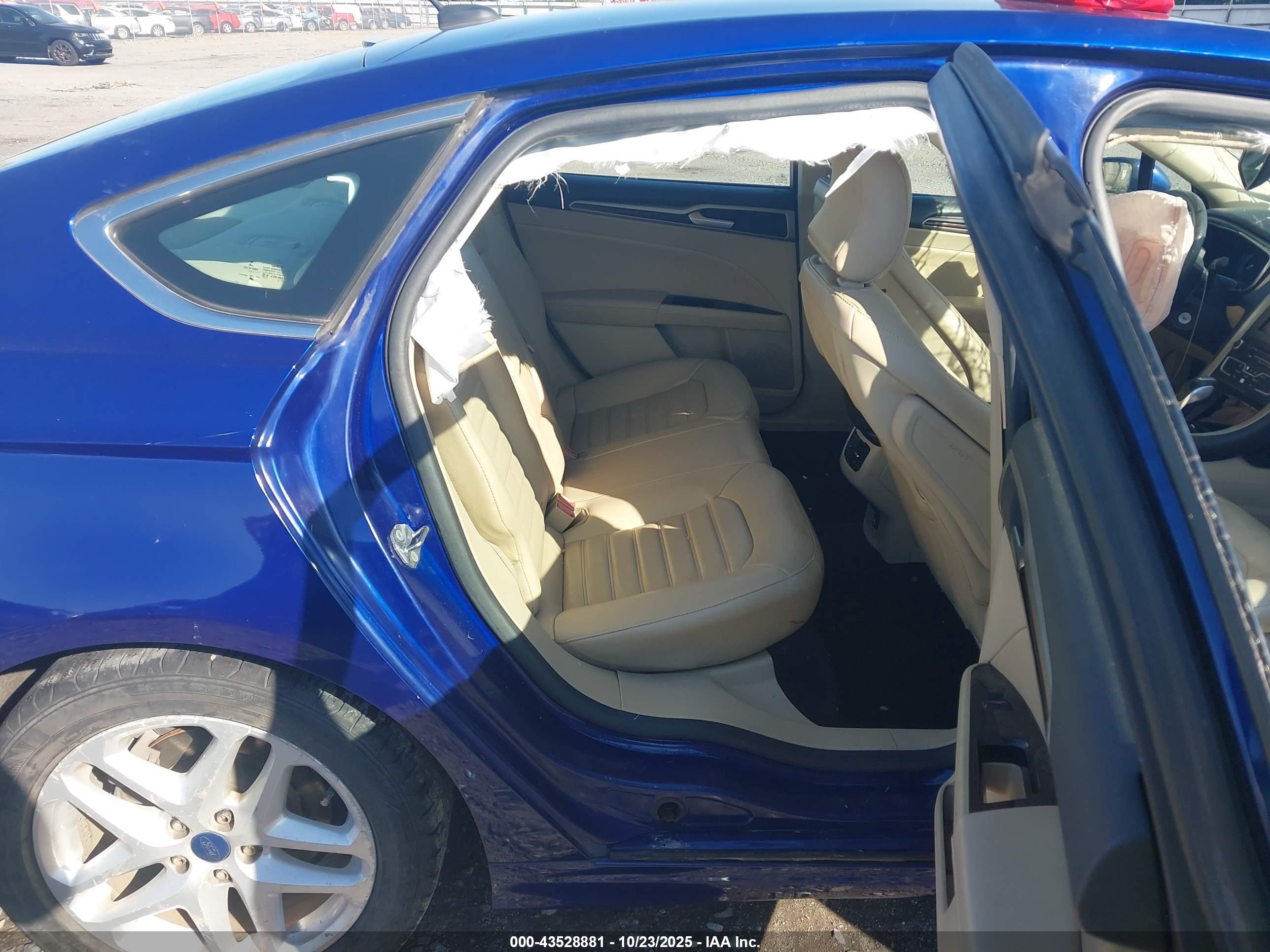 FORD FUSION image 8
