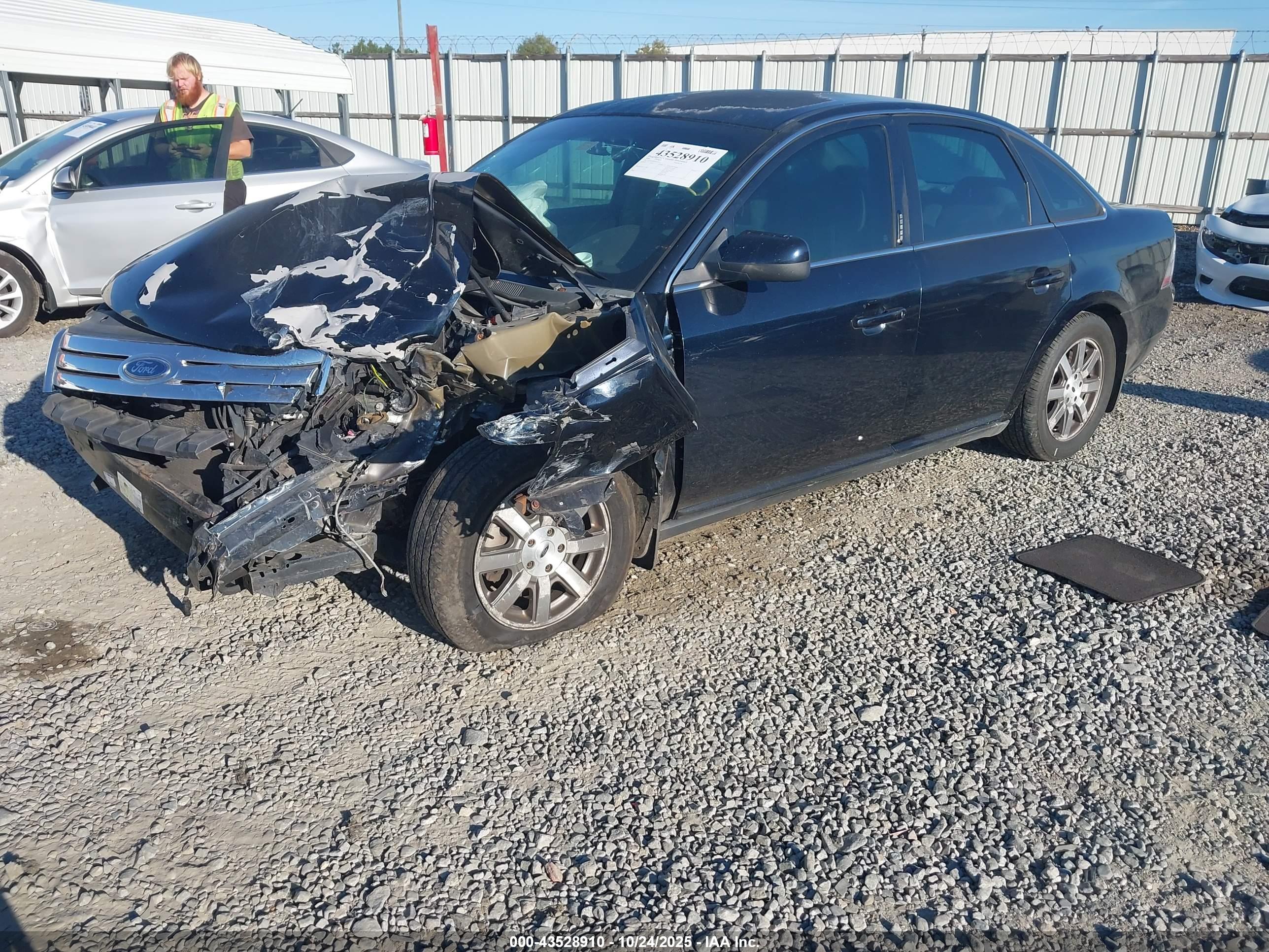 FORD TAURUS image 2