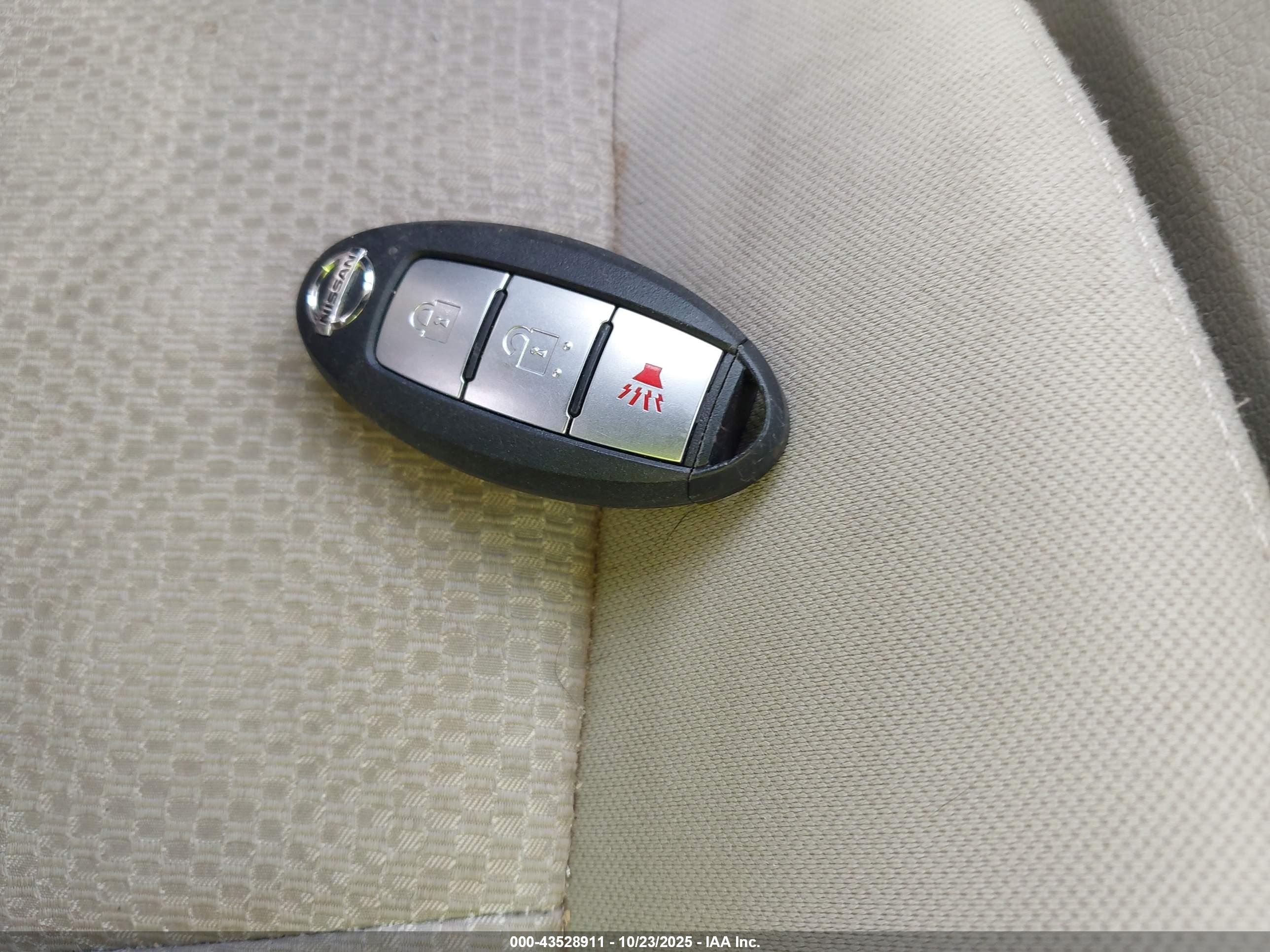 NISSAN ROGUE image 11