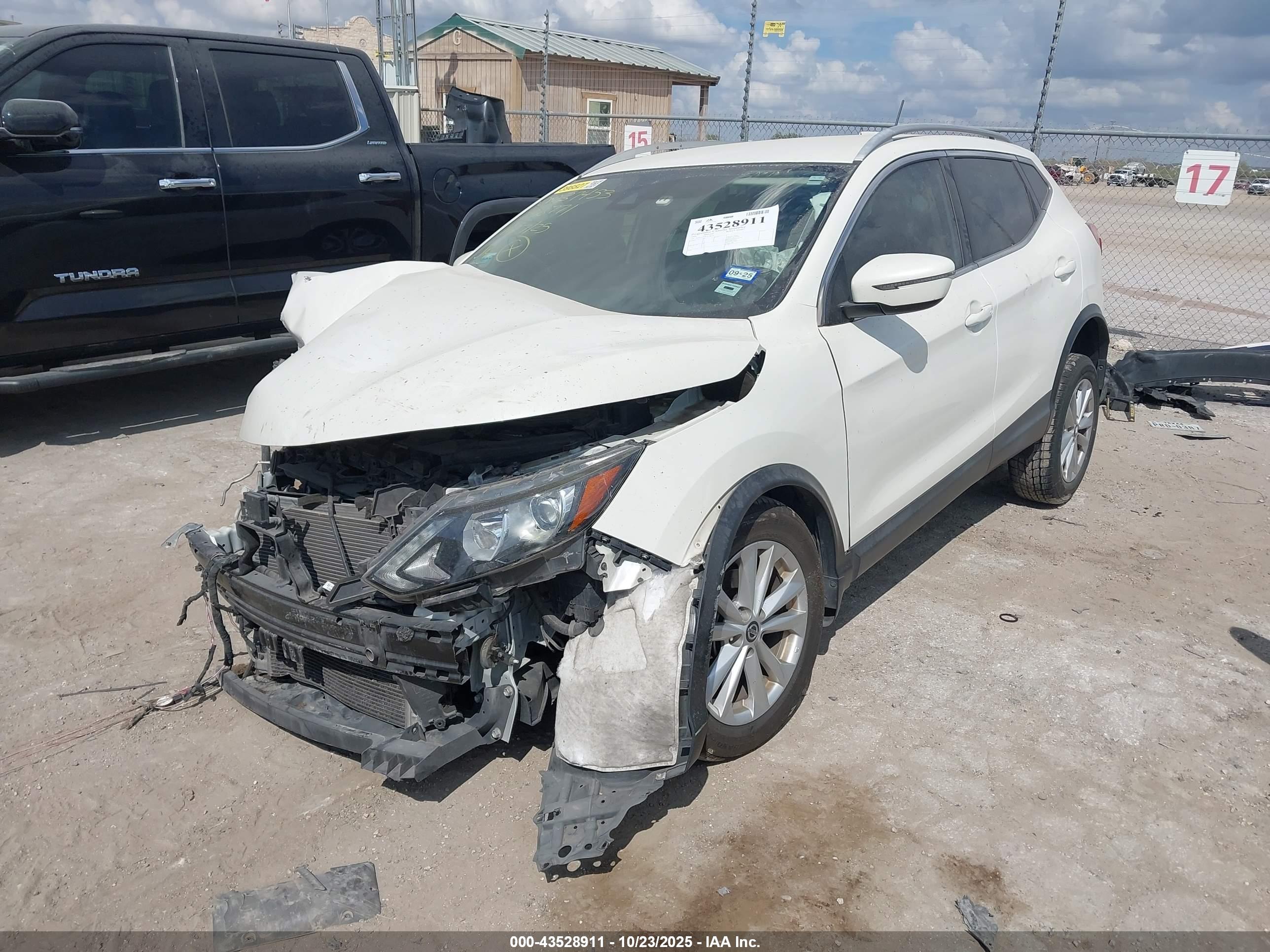 NISSAN ROGUE image 2