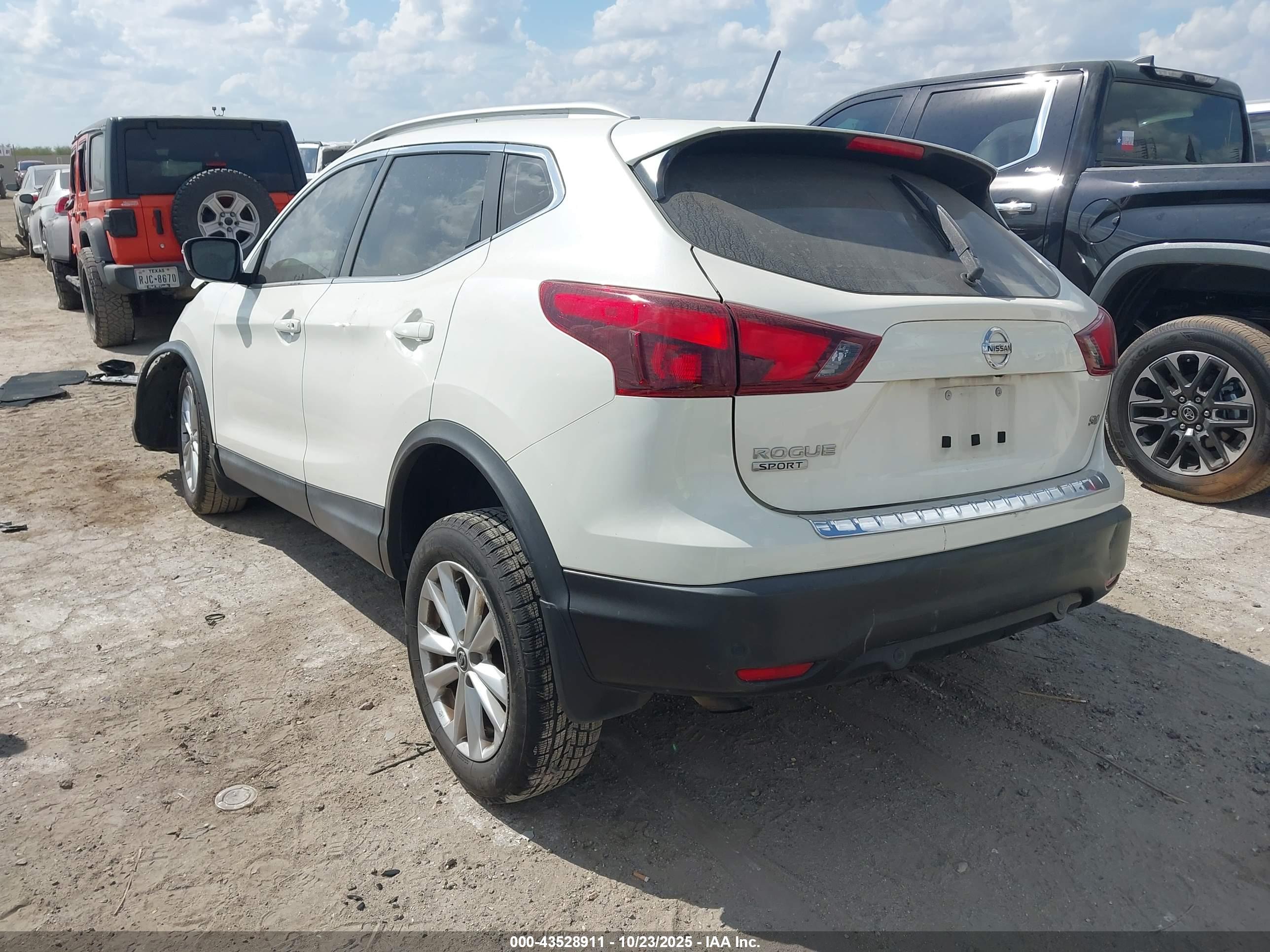 NISSAN ROGUE image 3