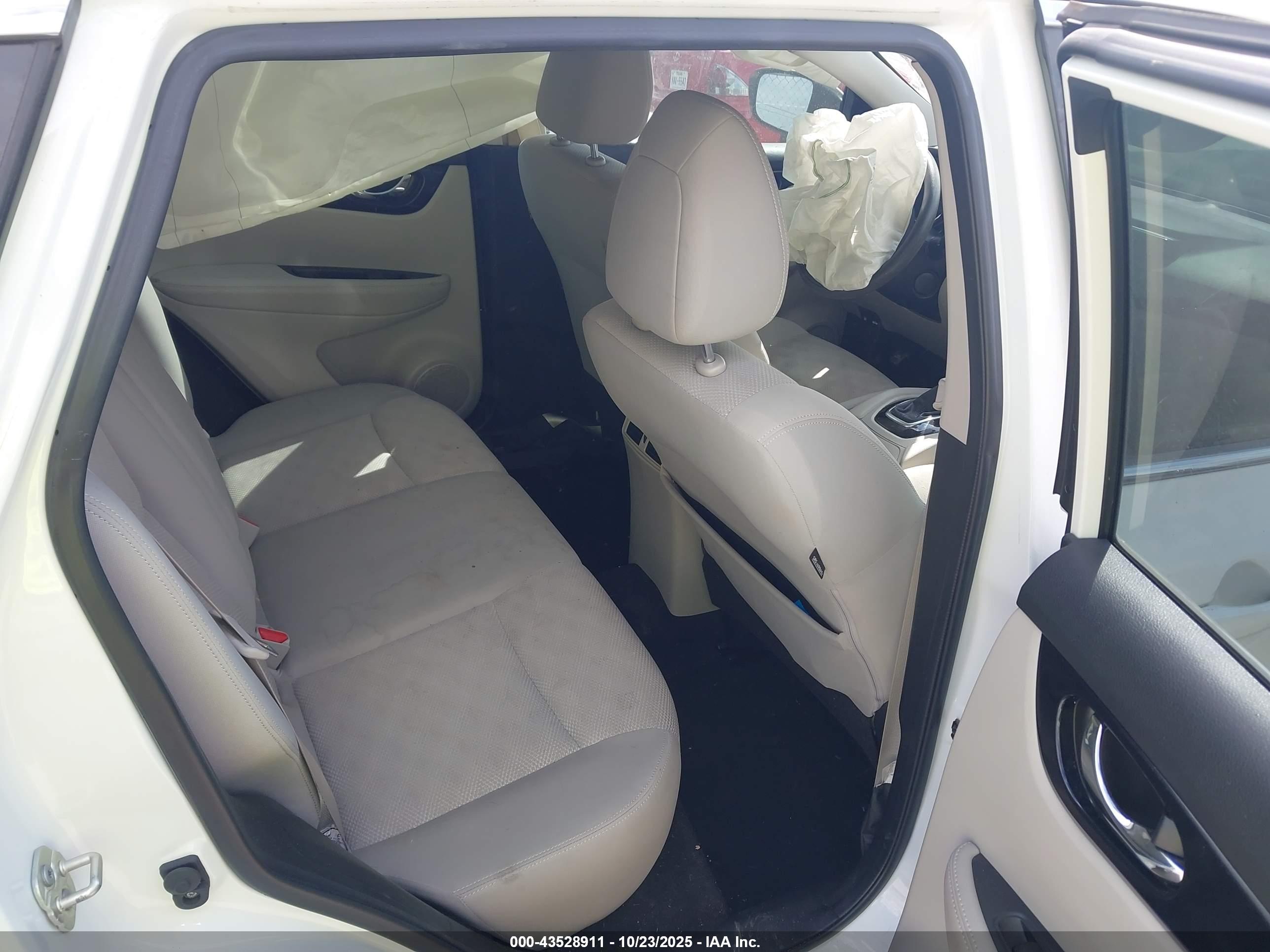 NISSAN ROGUE image 8