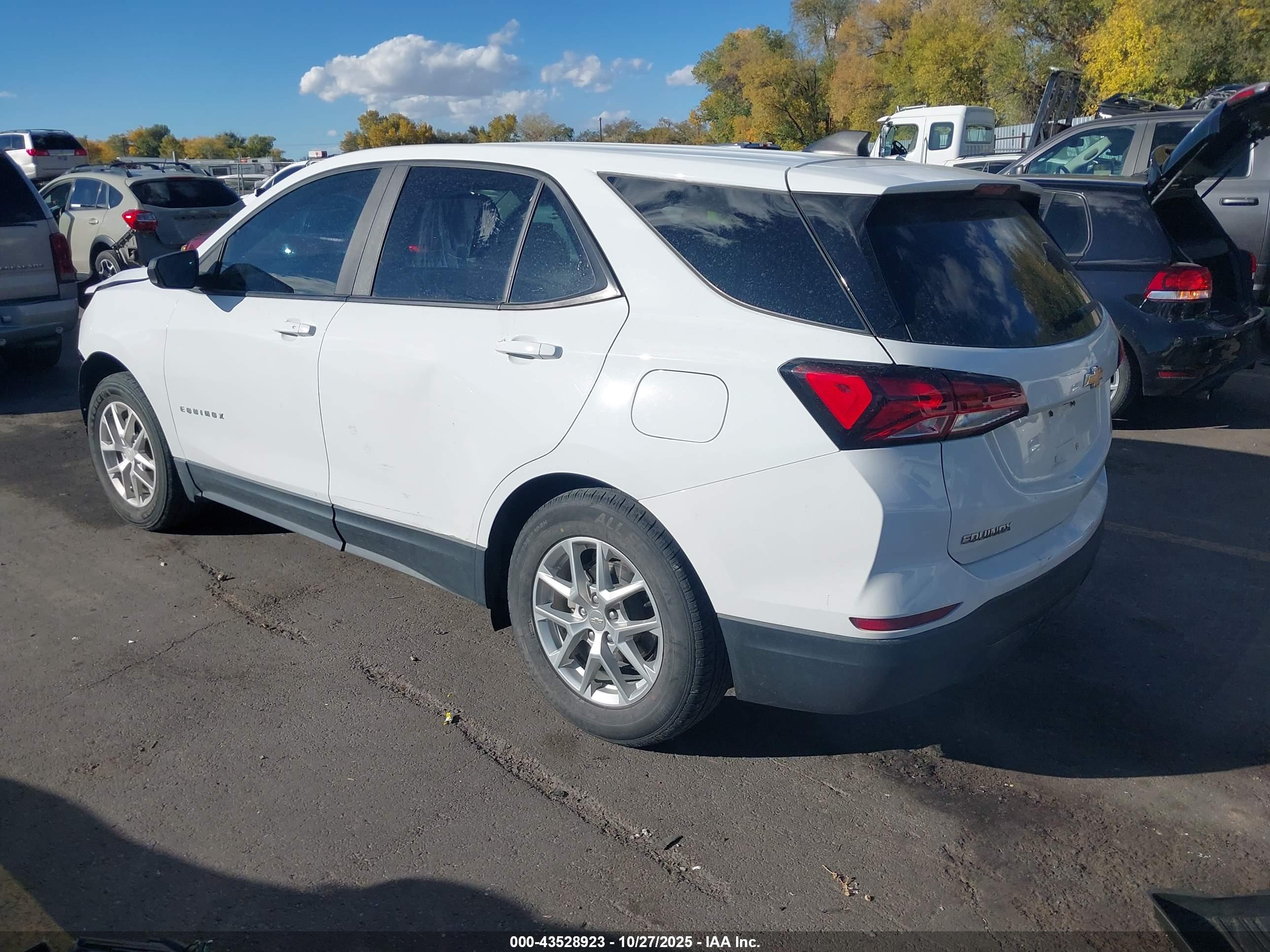 CHEVROLET EQUINOX image 3