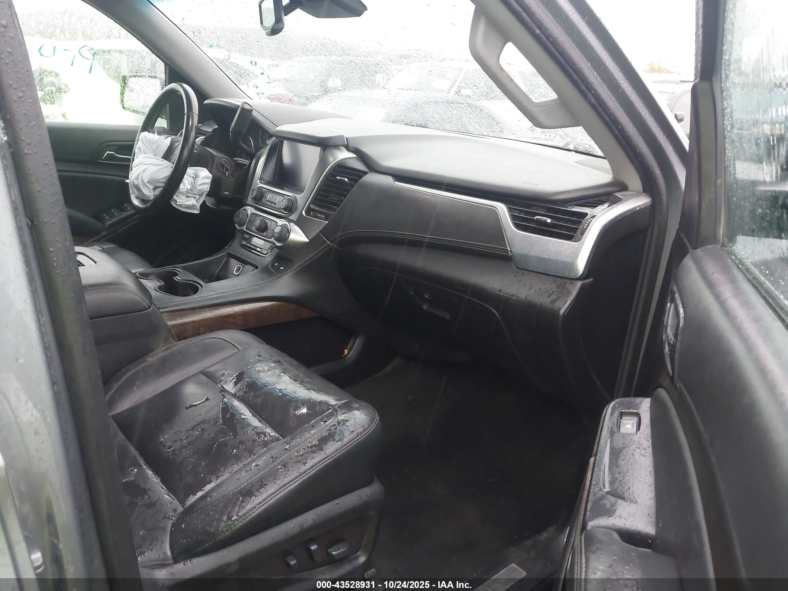 CHEVROLET SUBURBAN image 5