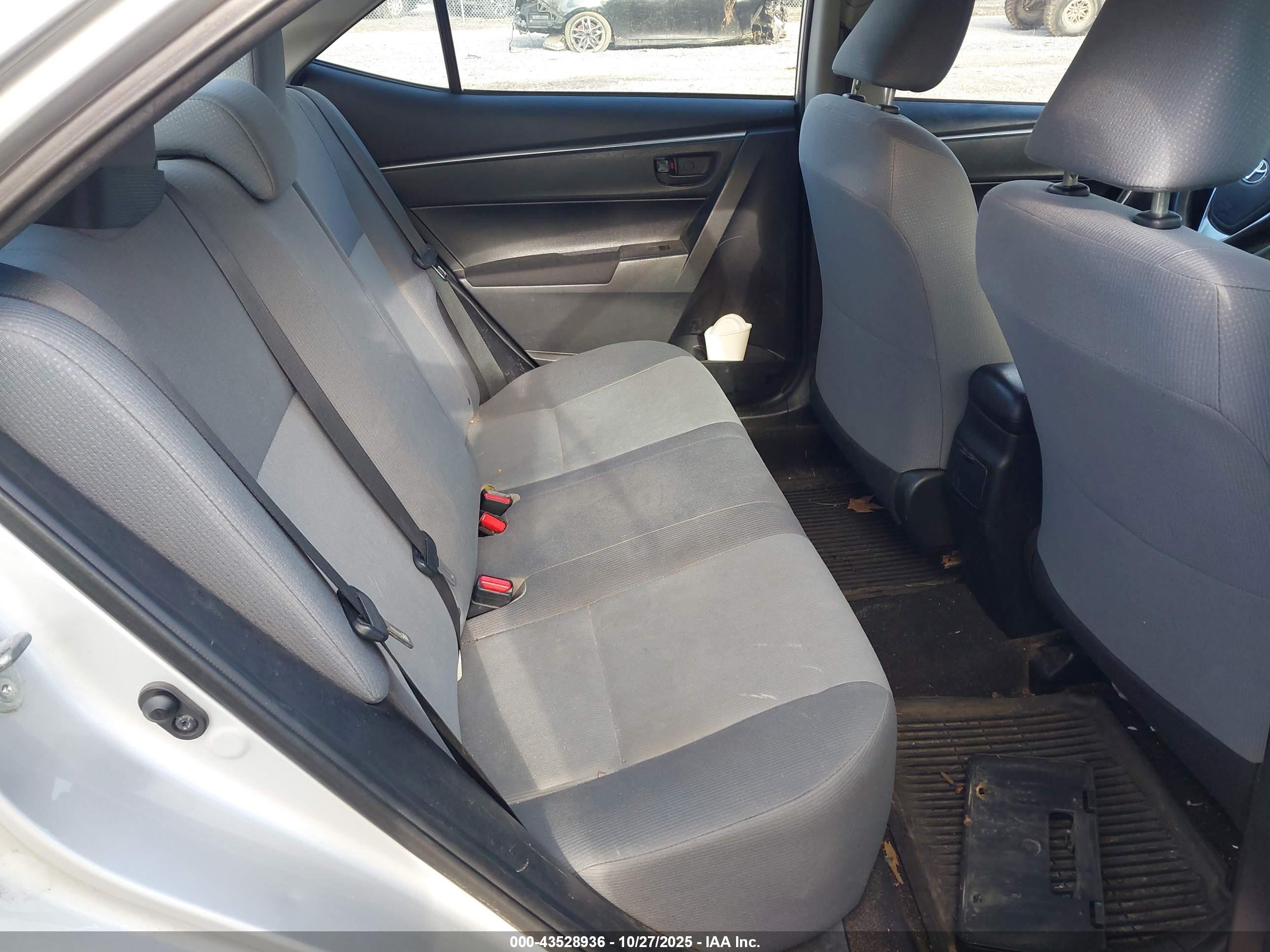 TOYOTA COROLLA image 8