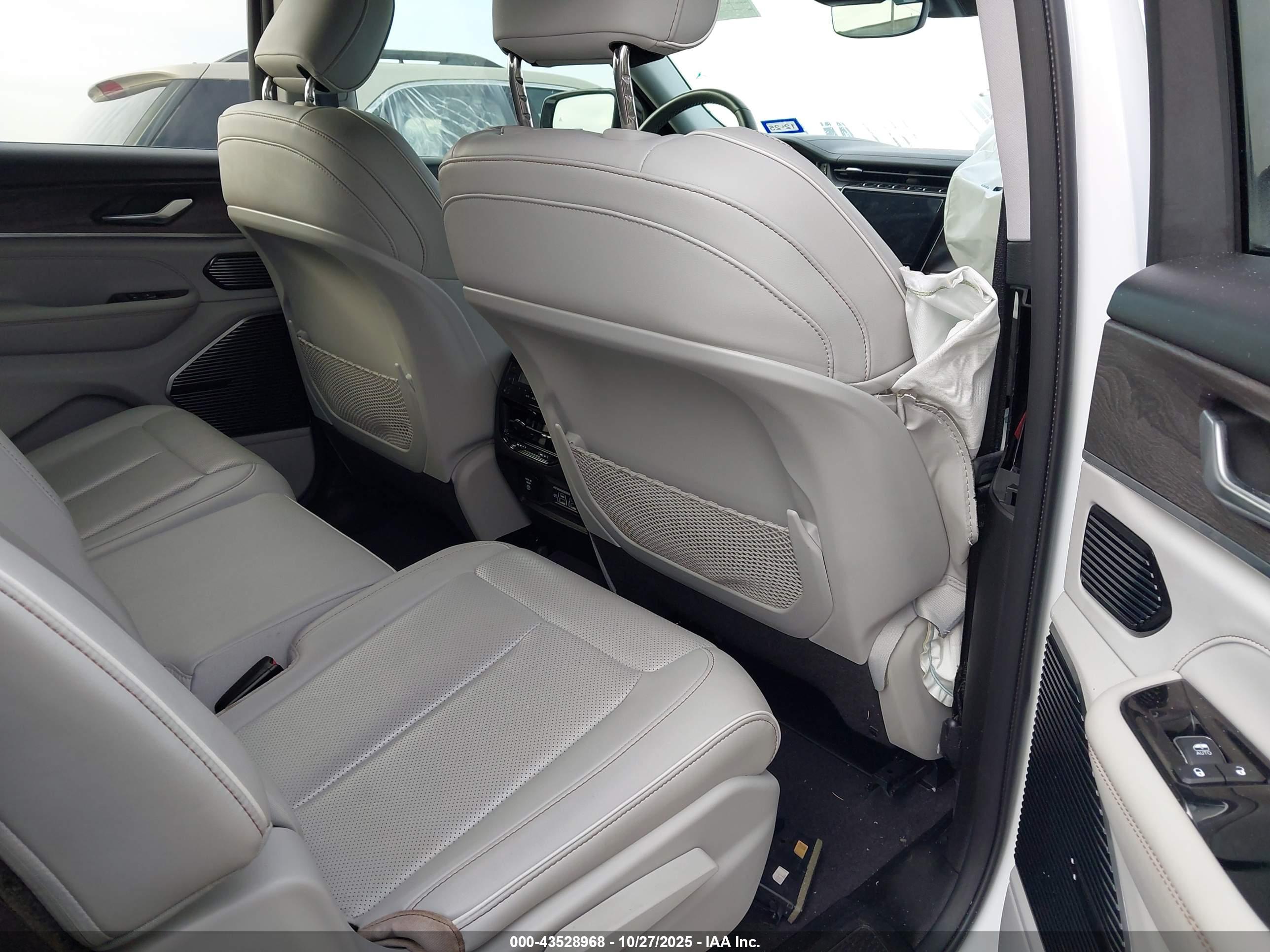 JEEP GRAND image 8