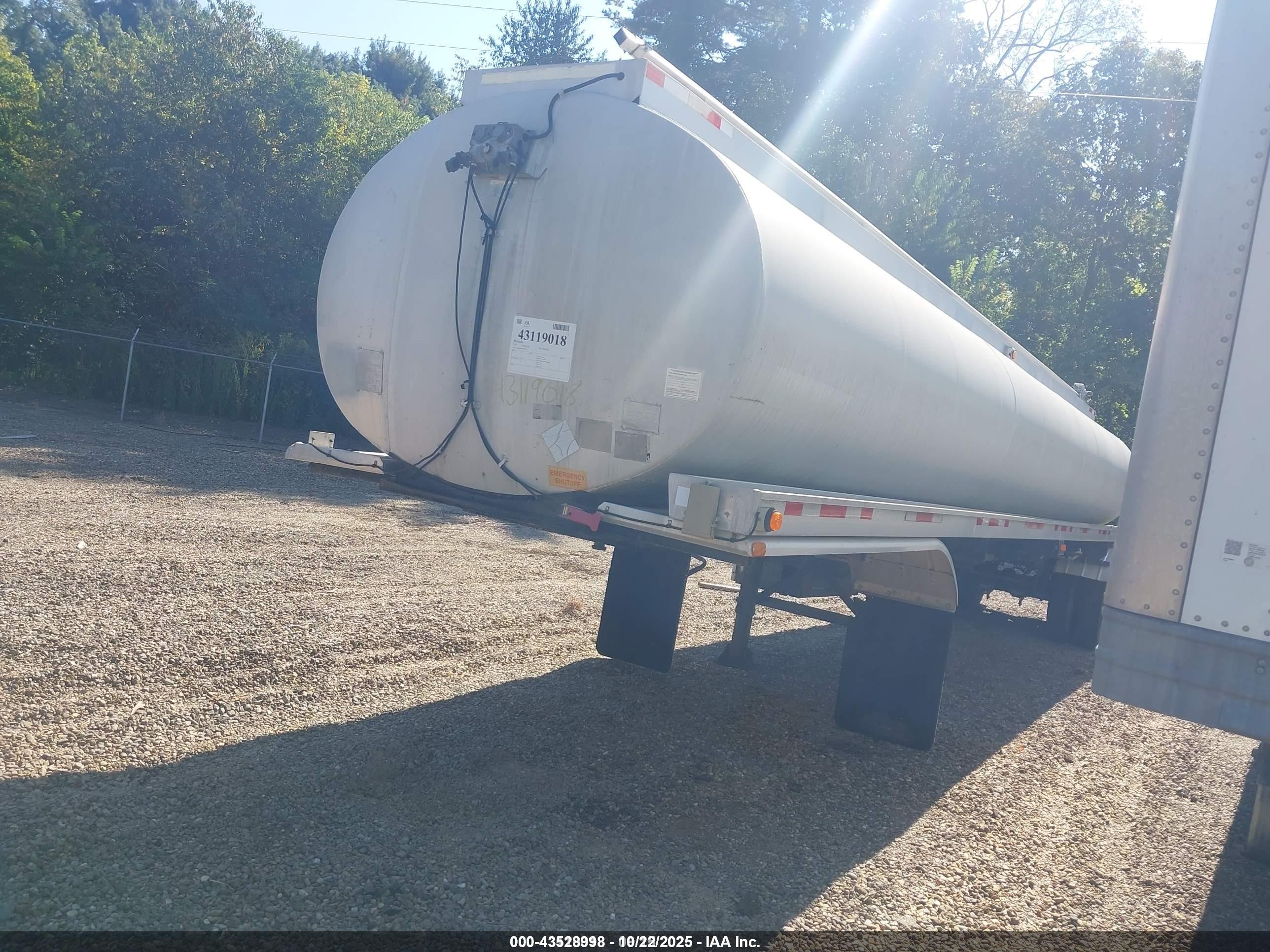 TRAILMOBILE TANKER image 2