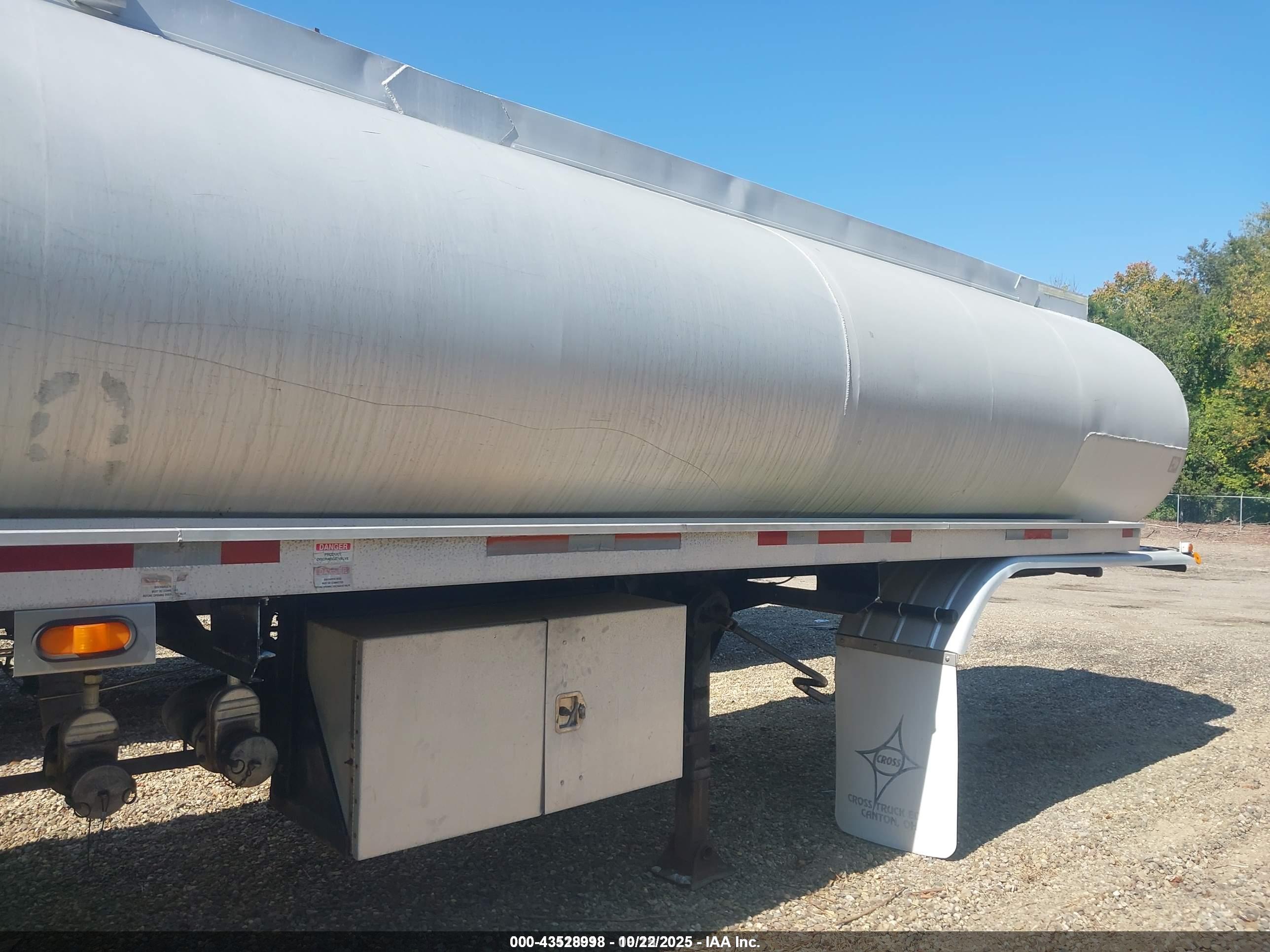 TRAILMOBILE TANKER image 5