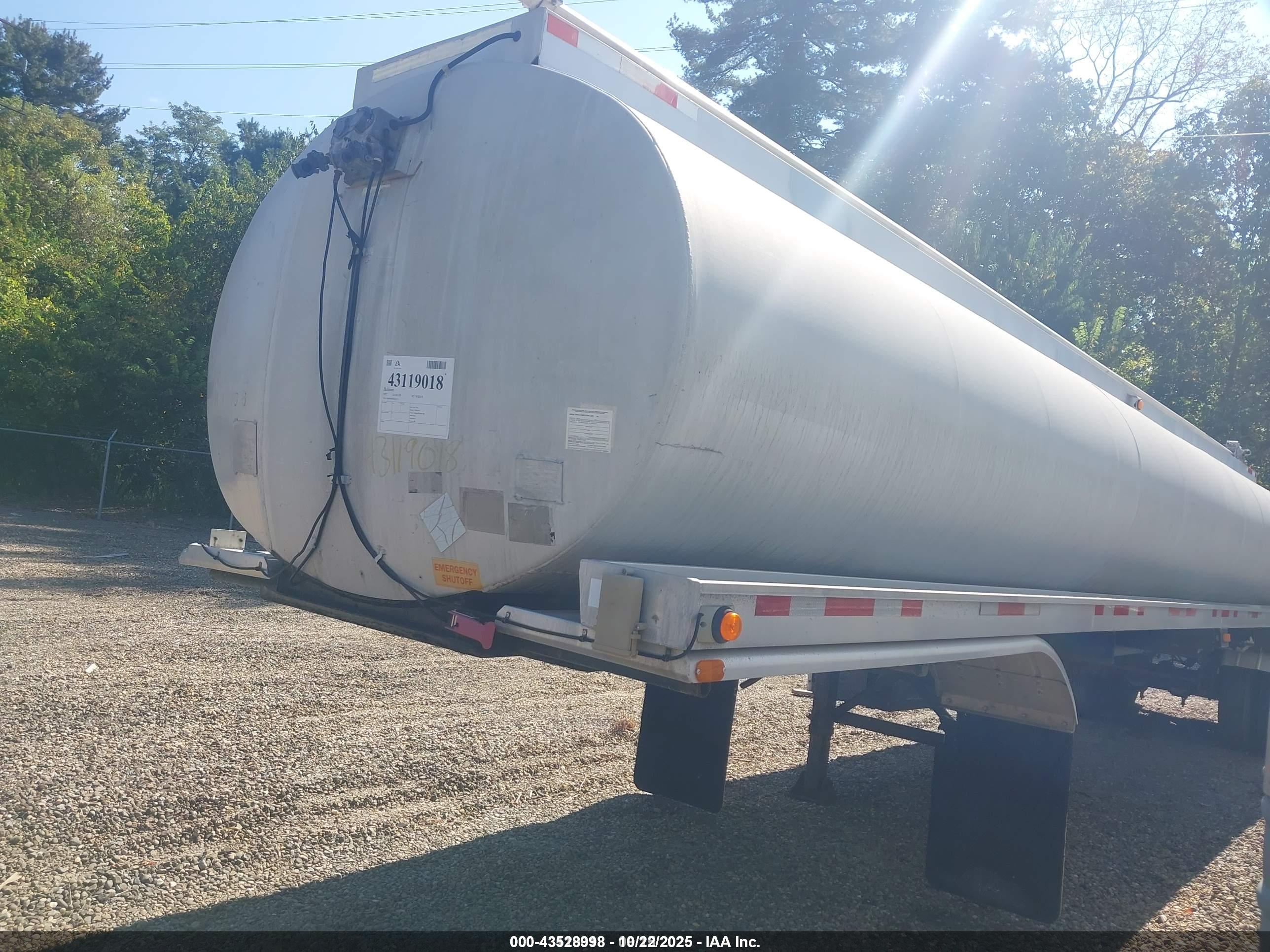 TRAILMOBILE TANKER image 6