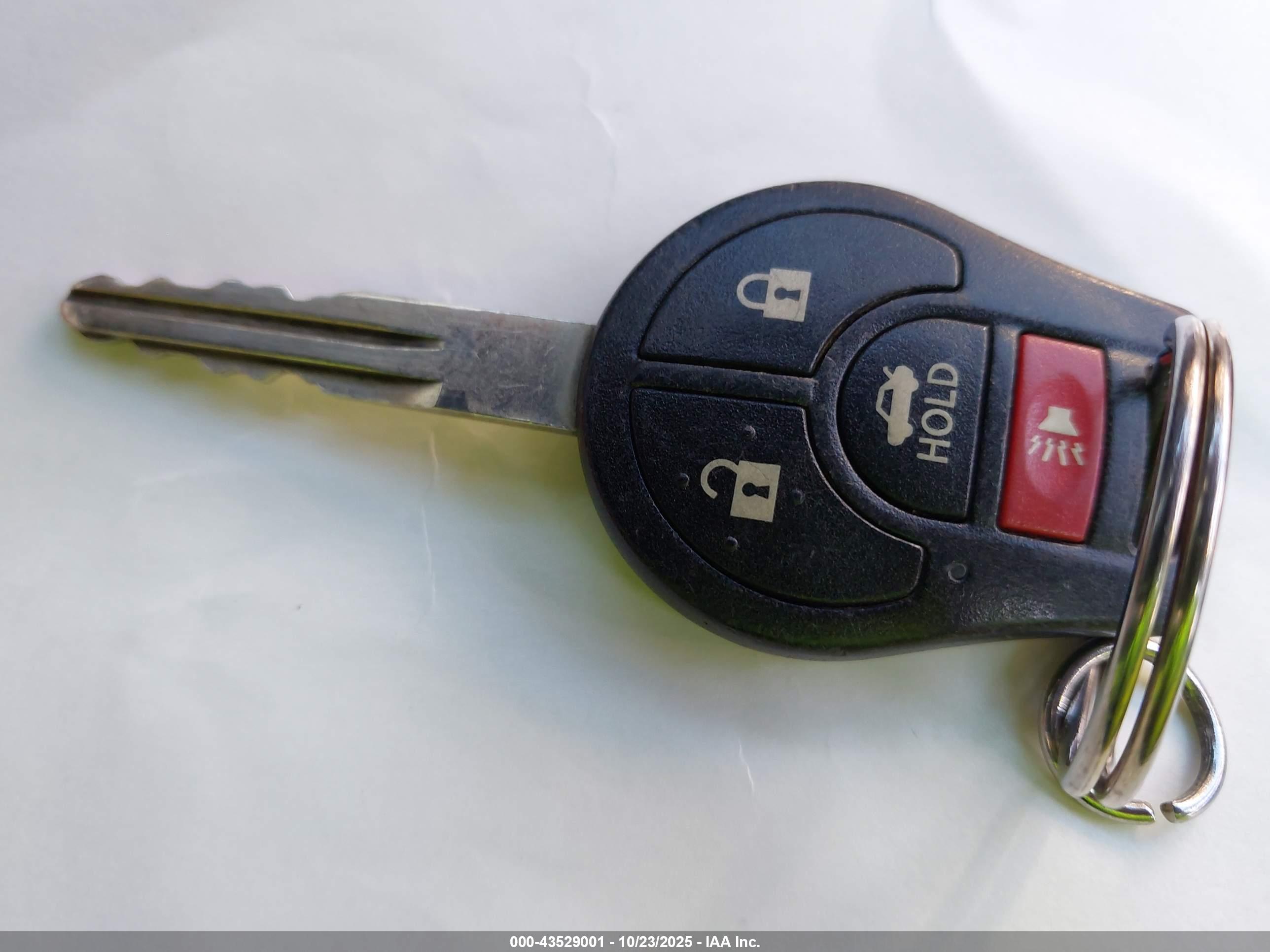 NISSAN VERSA image 11