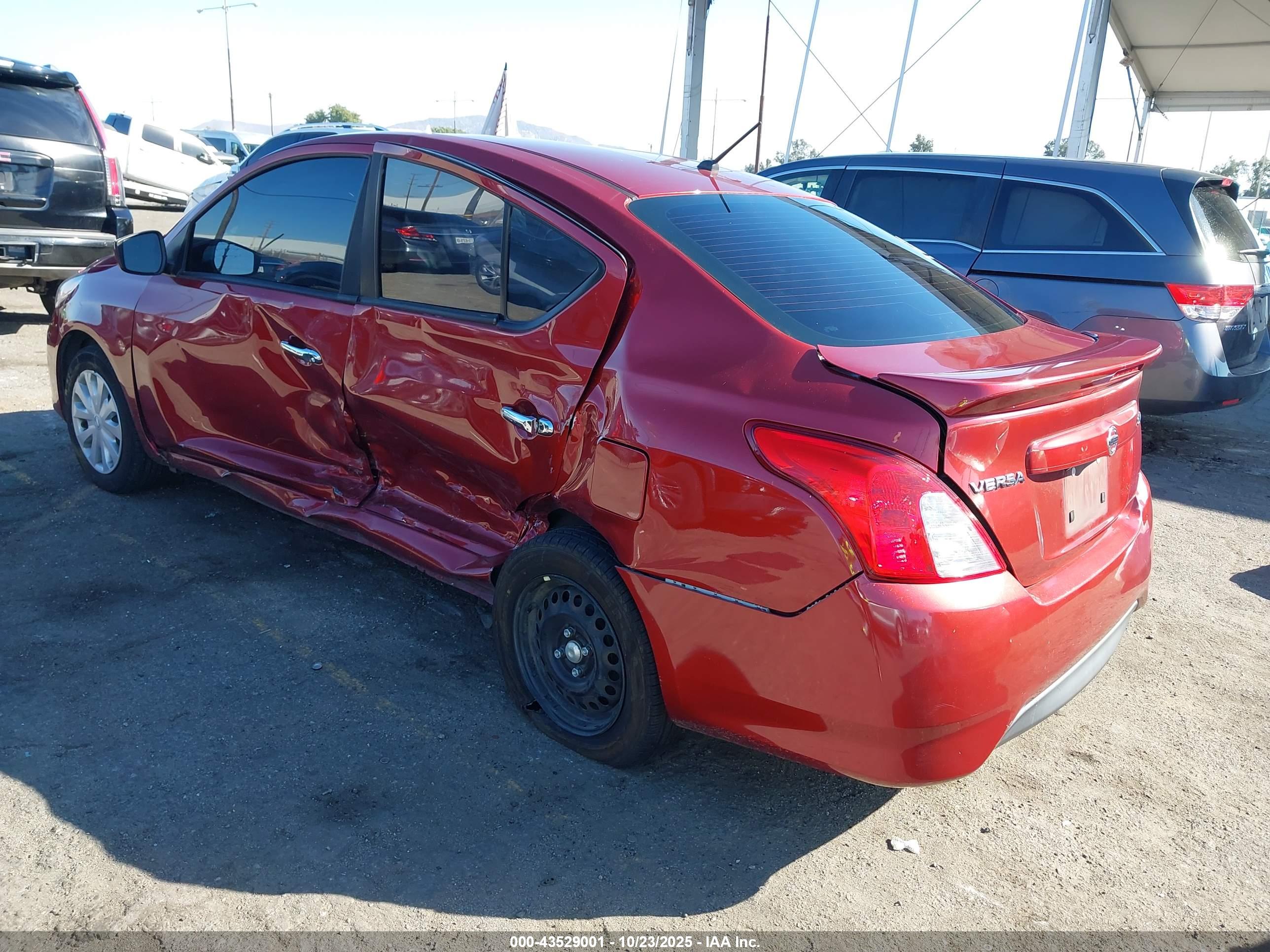 NISSAN VERSA image 3