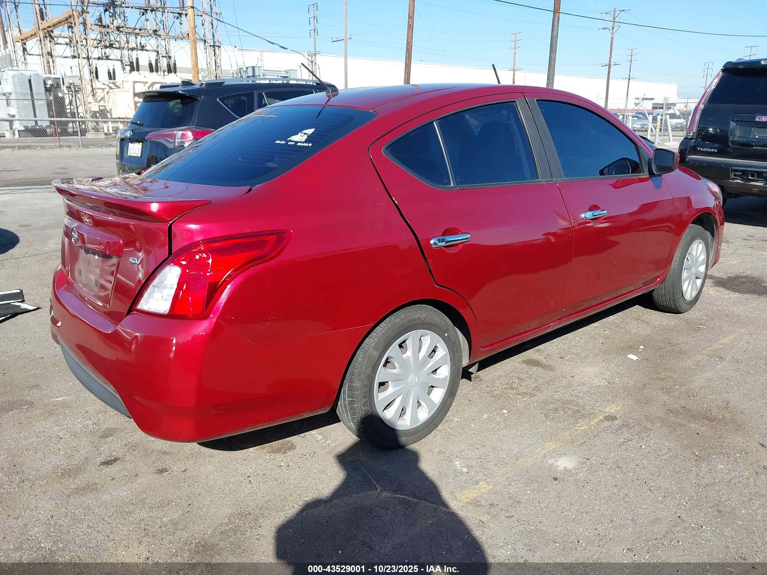 NISSAN VERSA image 4