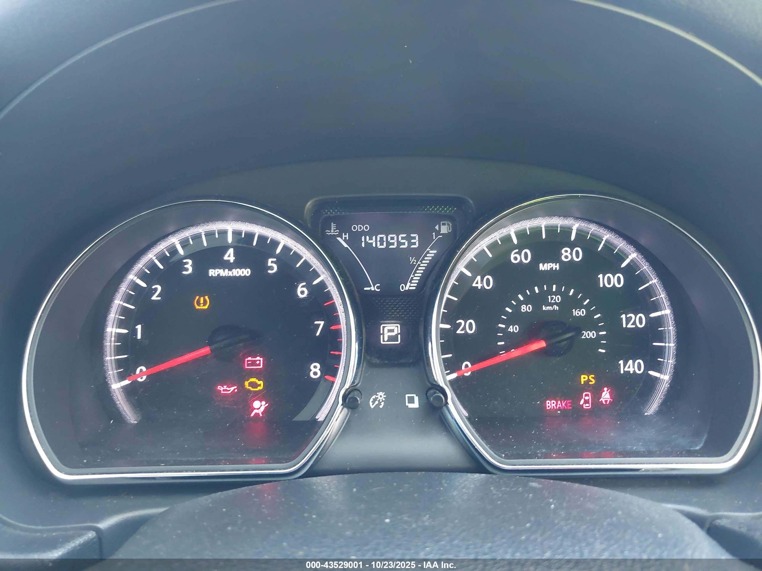 NISSAN VERSA image 7