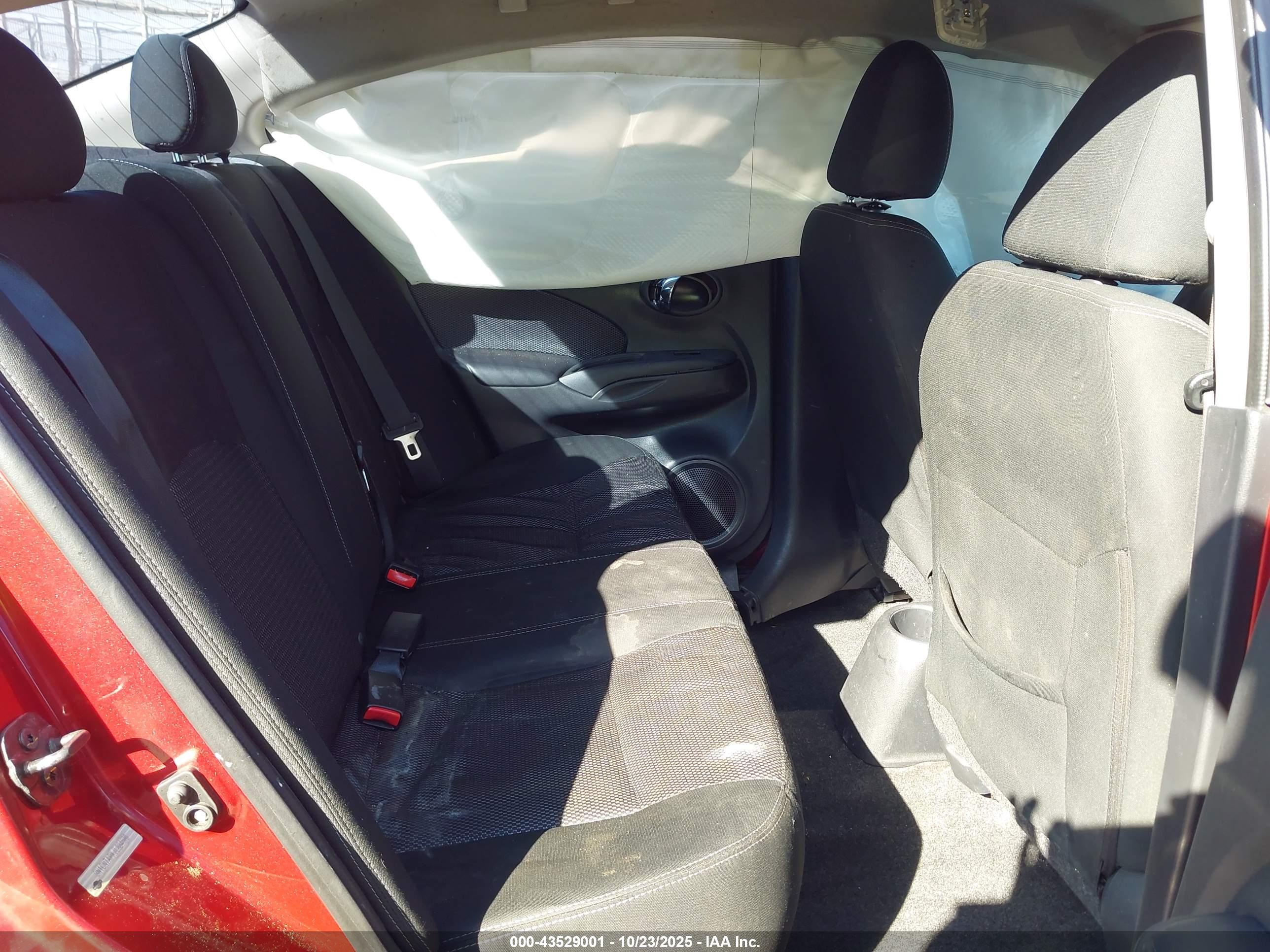 NISSAN VERSA image 8