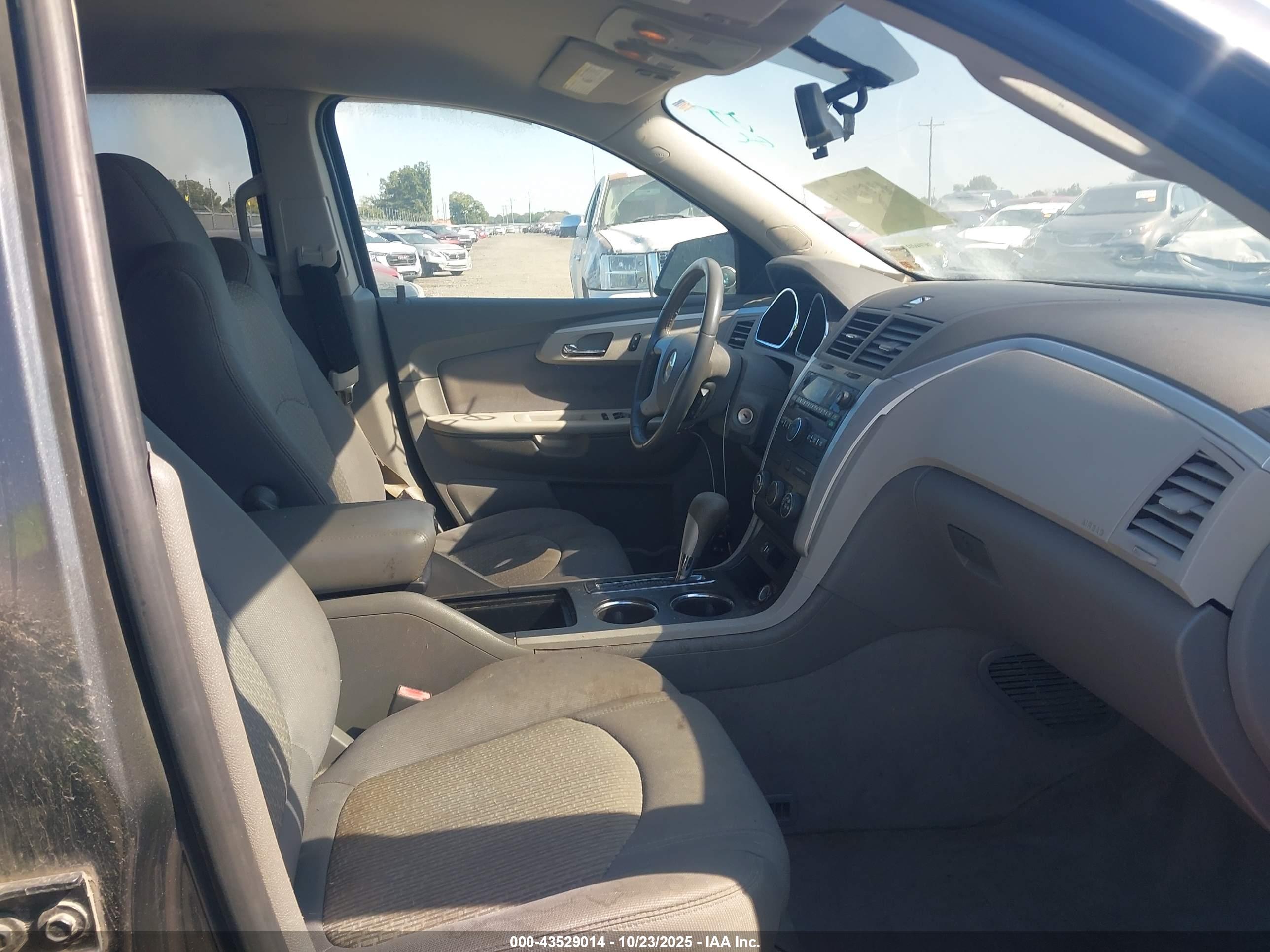 CHEVROLET TRAVERSE image 5