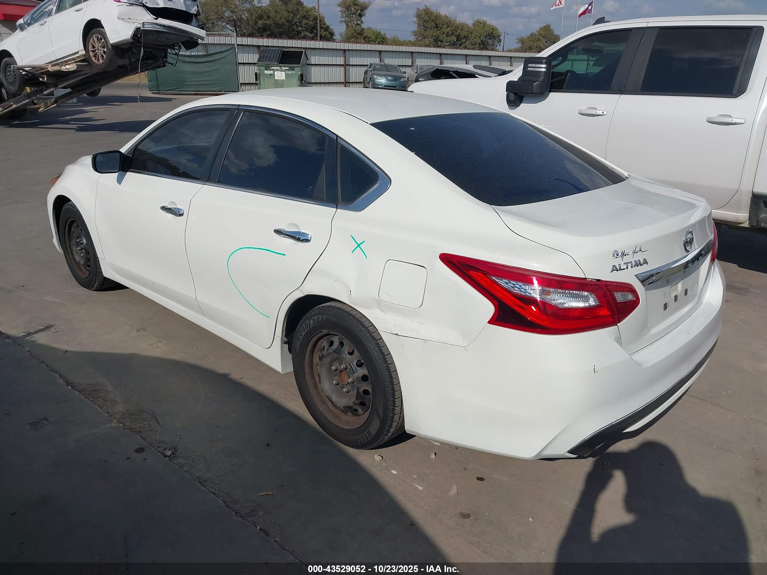 NISSAN ALTIMA image 3