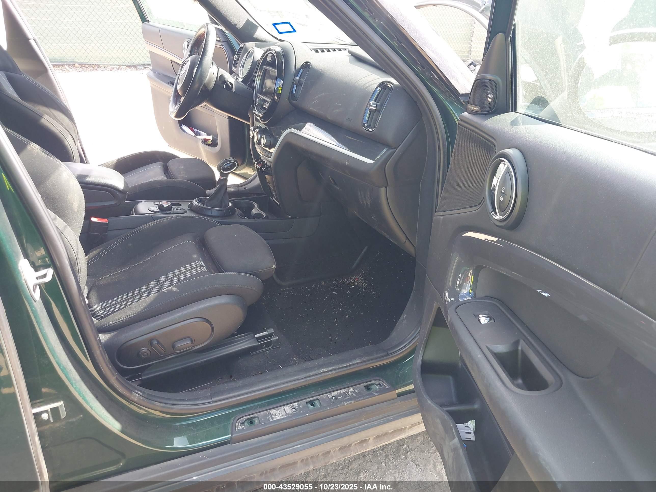 MINI COUNTRYMAN image 5