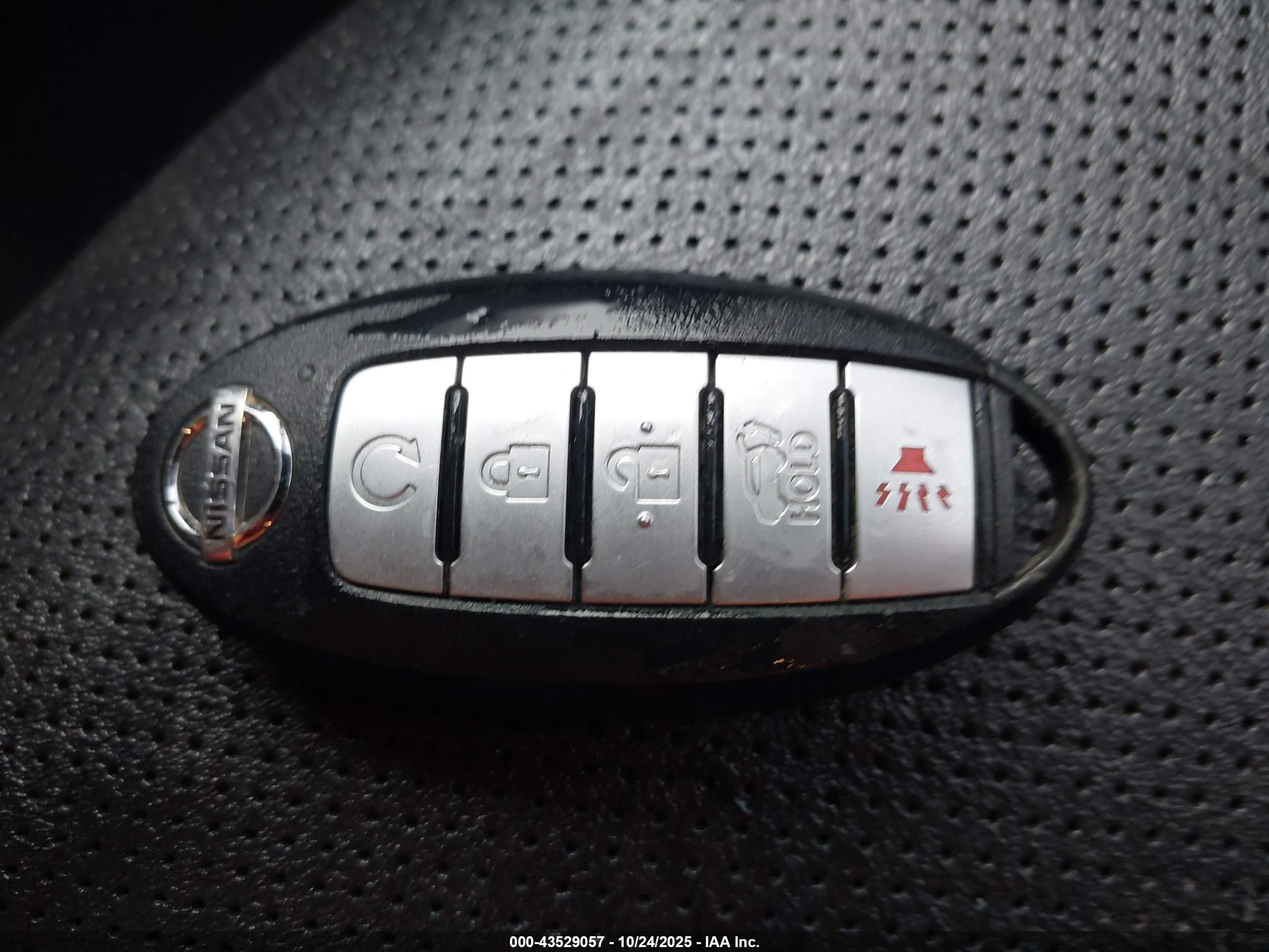 NISSAN ROGUE image 11