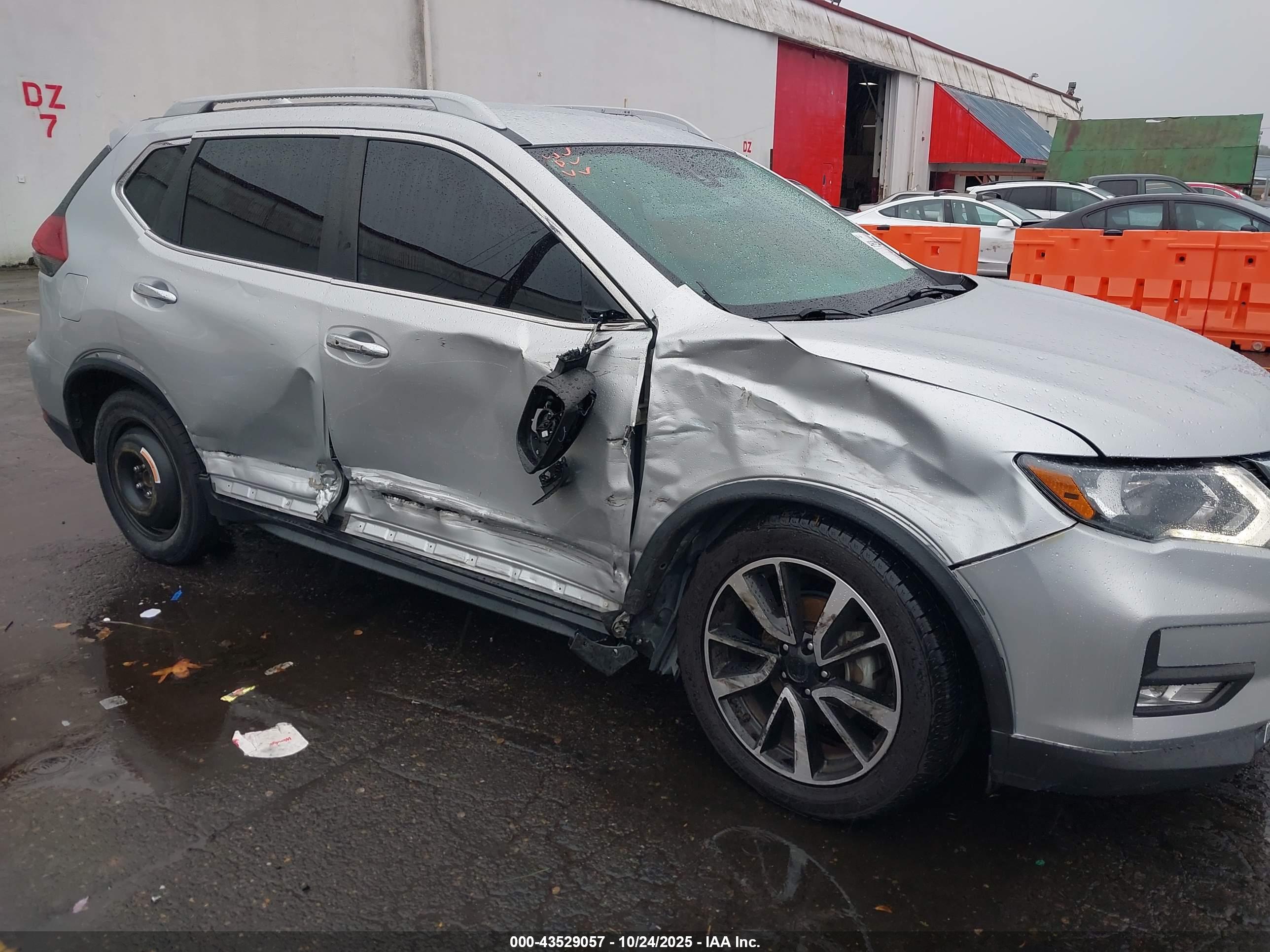 NISSAN ROGUE image 6