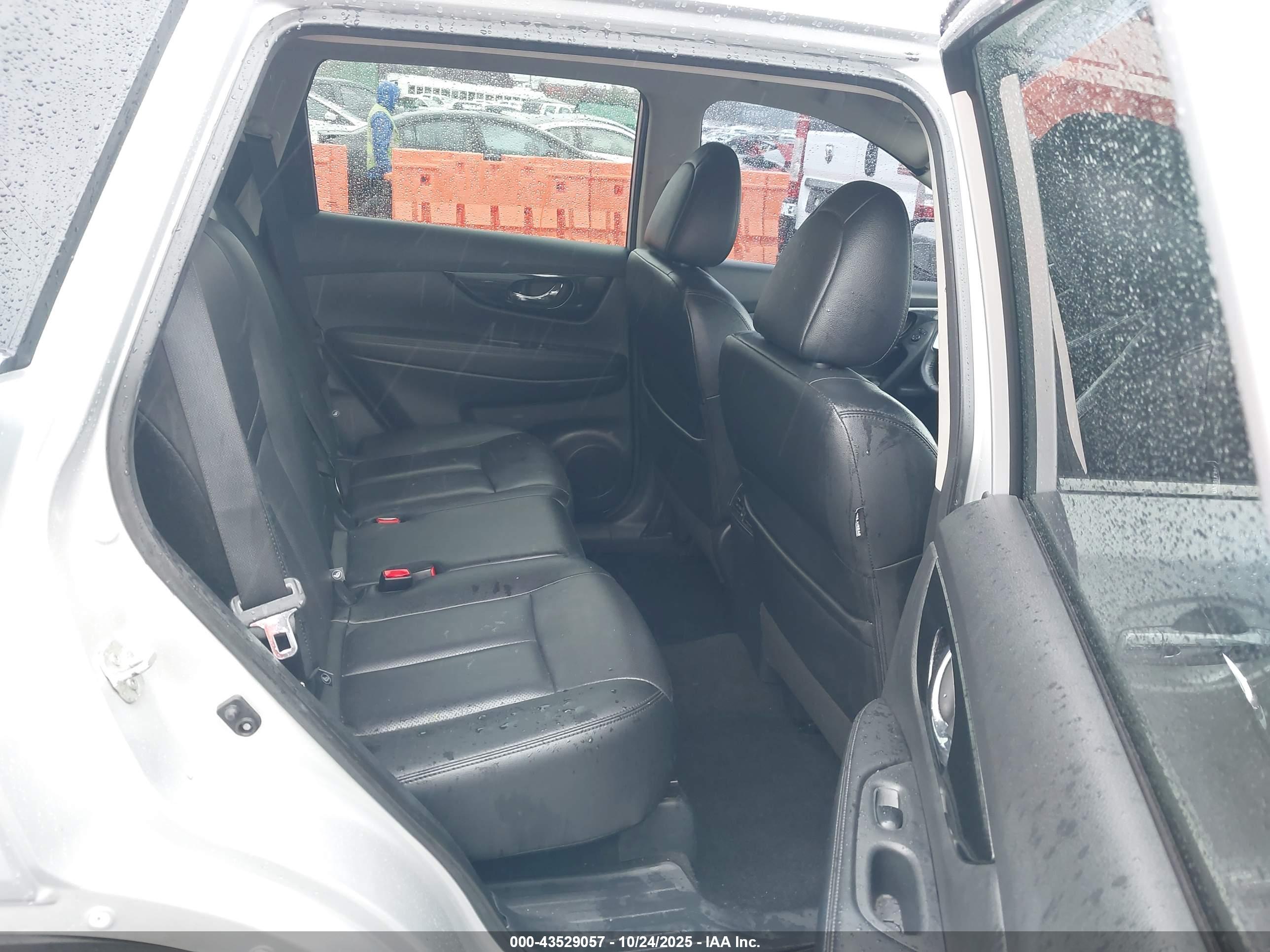 NISSAN ROGUE image 8
