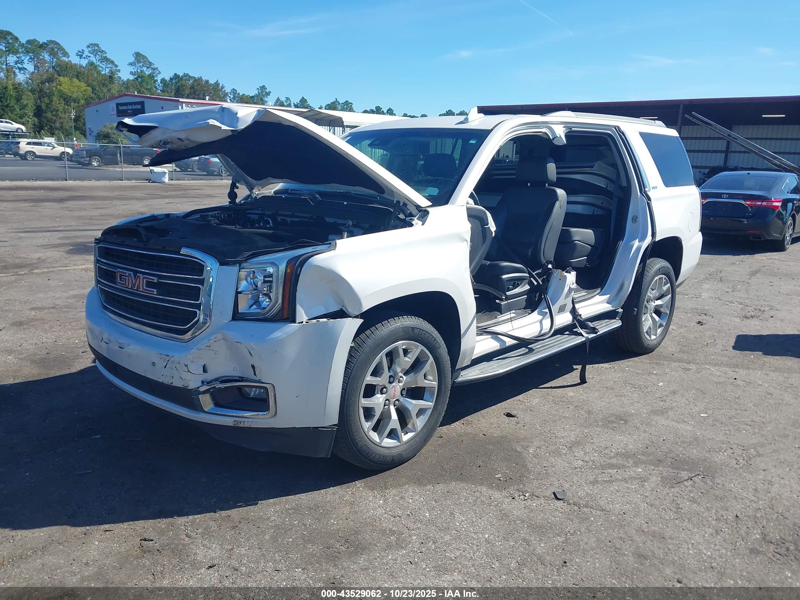 GMC YUKON image 2