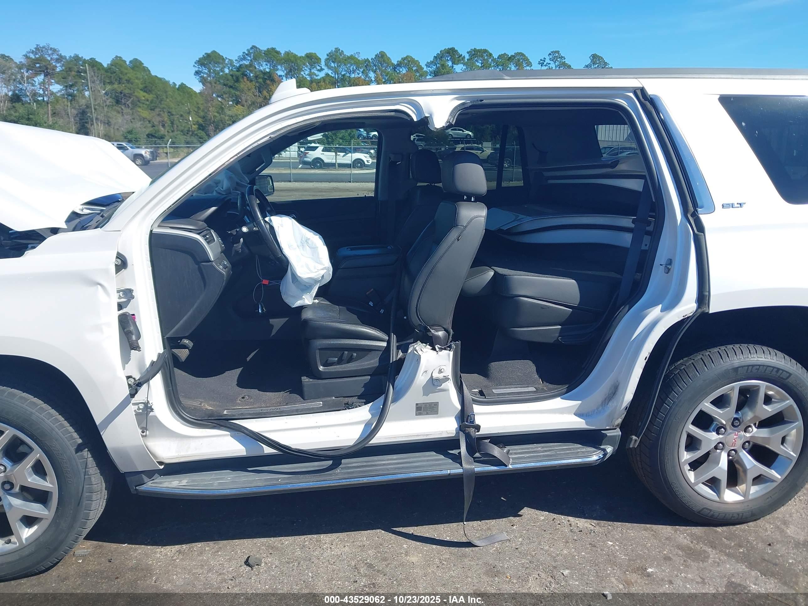 GMC YUKON image 6