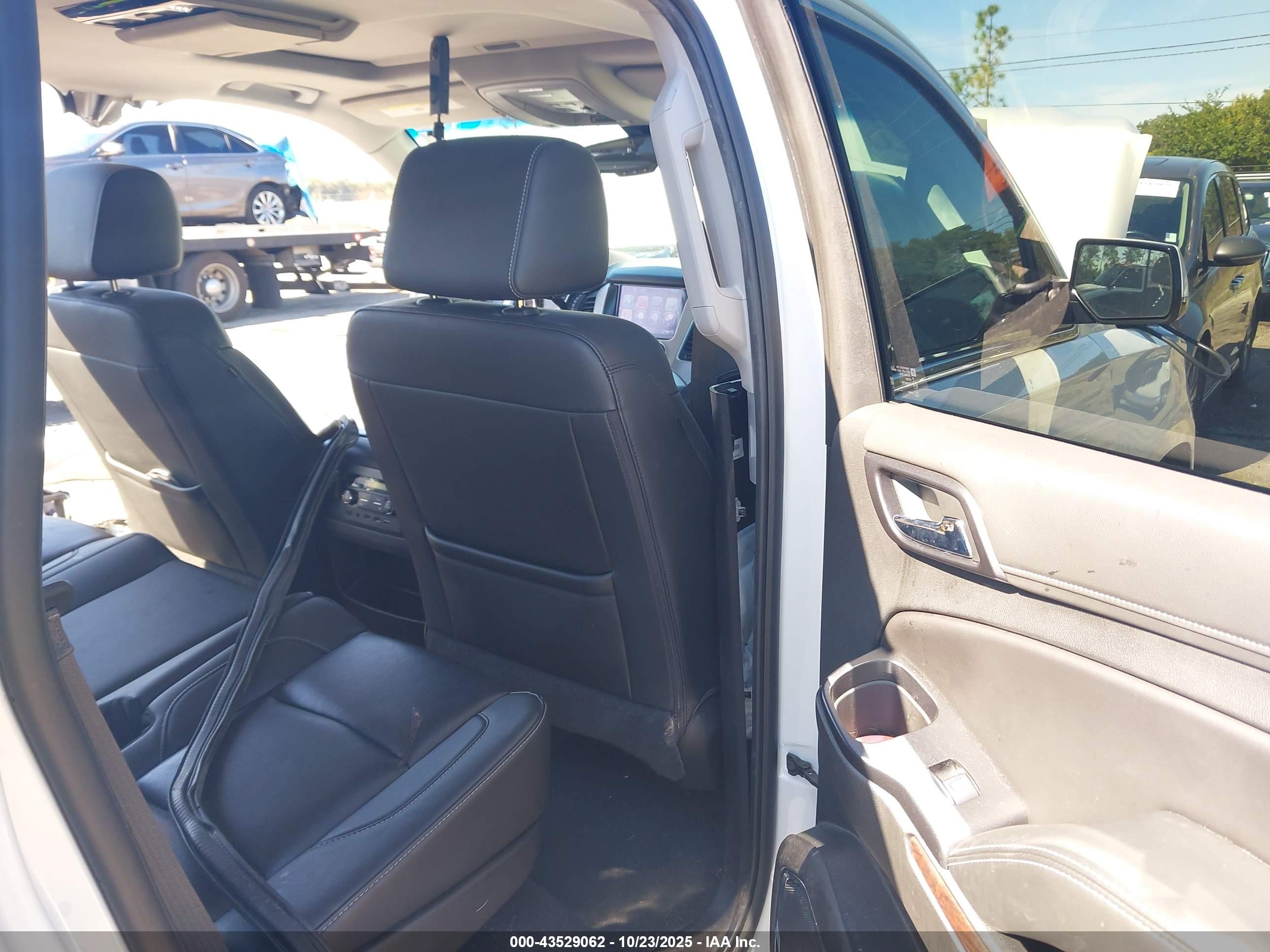 GMC YUKON image 8