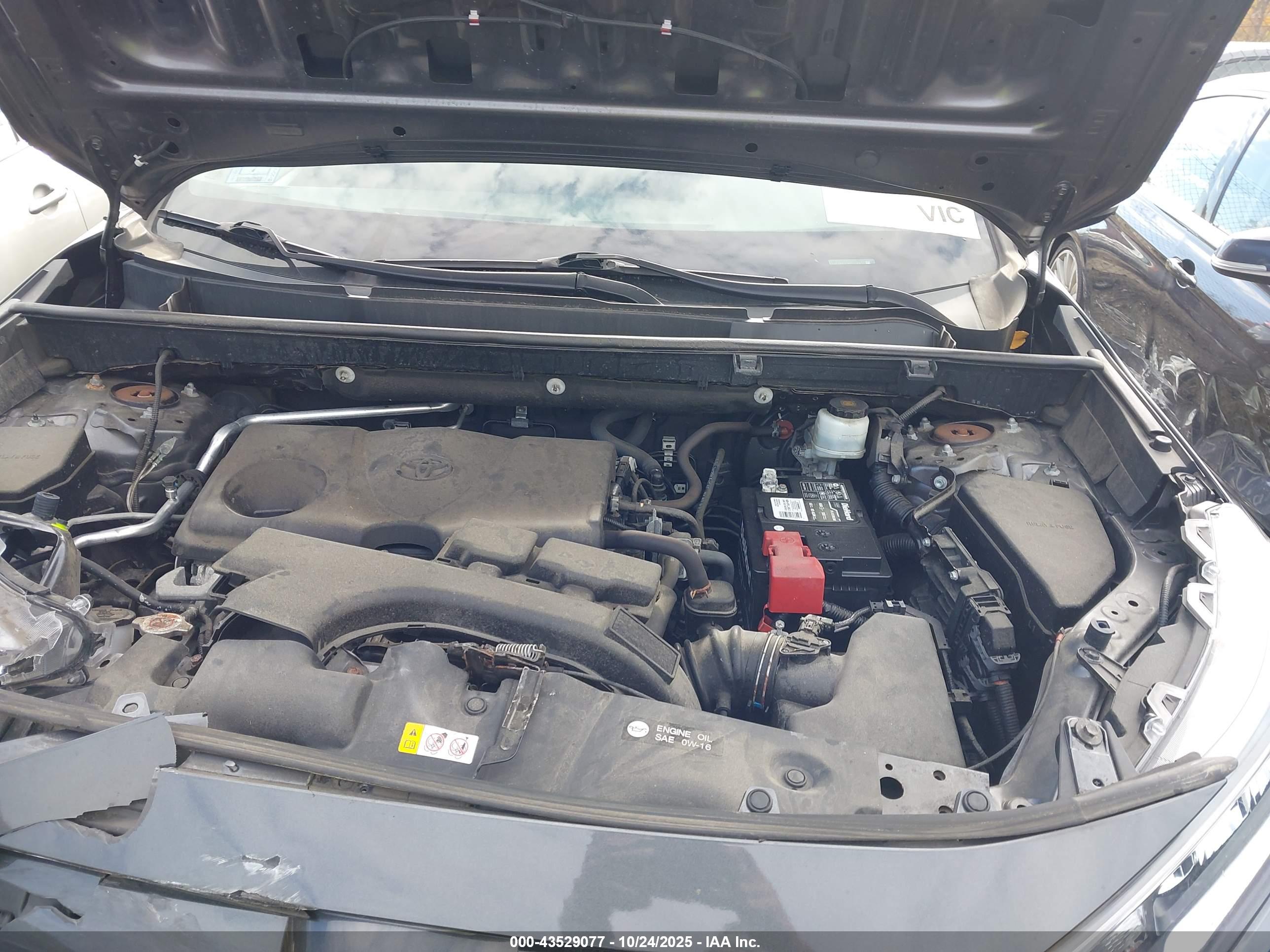 TOYOTA RAV4 image 10