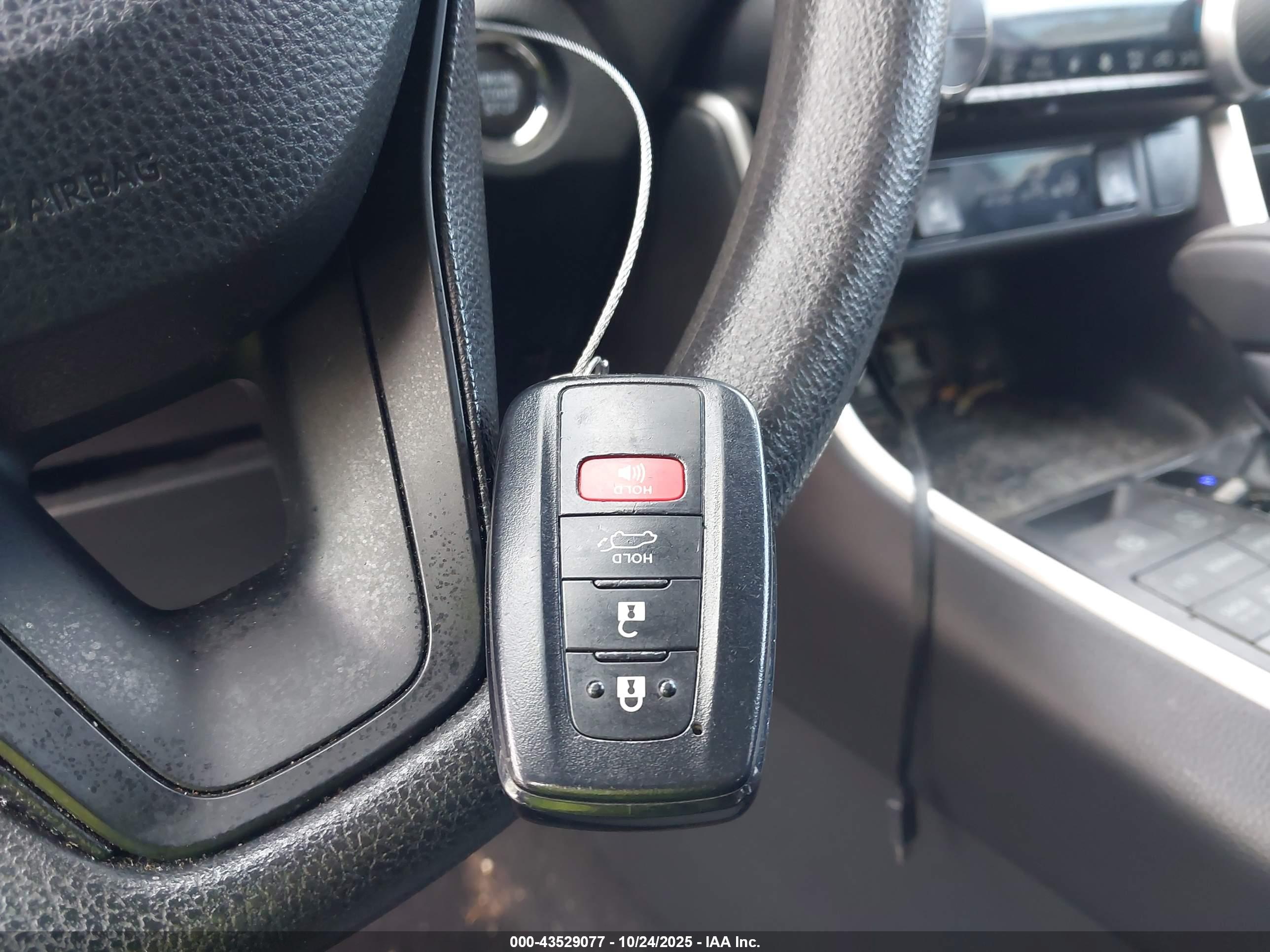TOYOTA RAV4 image 11