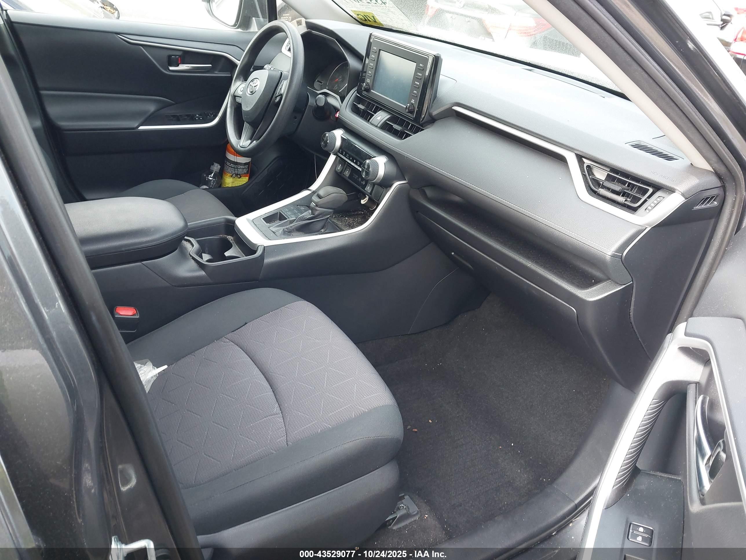 TOYOTA RAV4 image 5
