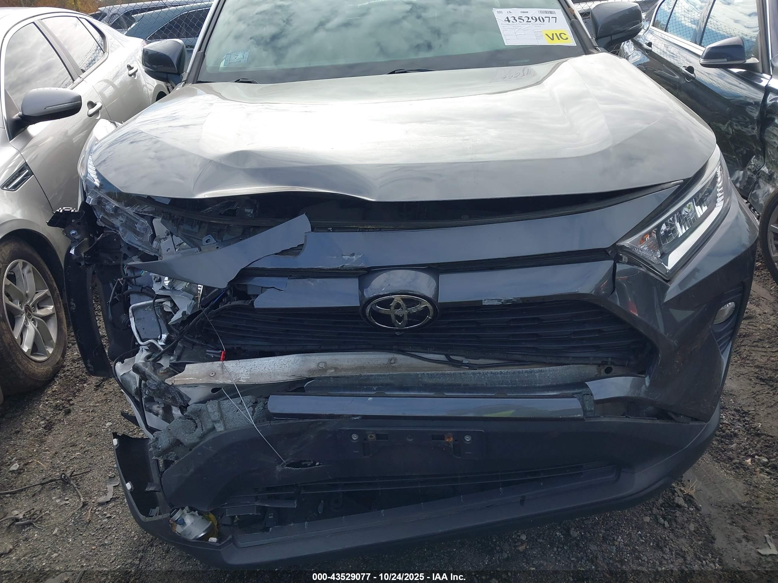 TOYOTA RAV4 image 6