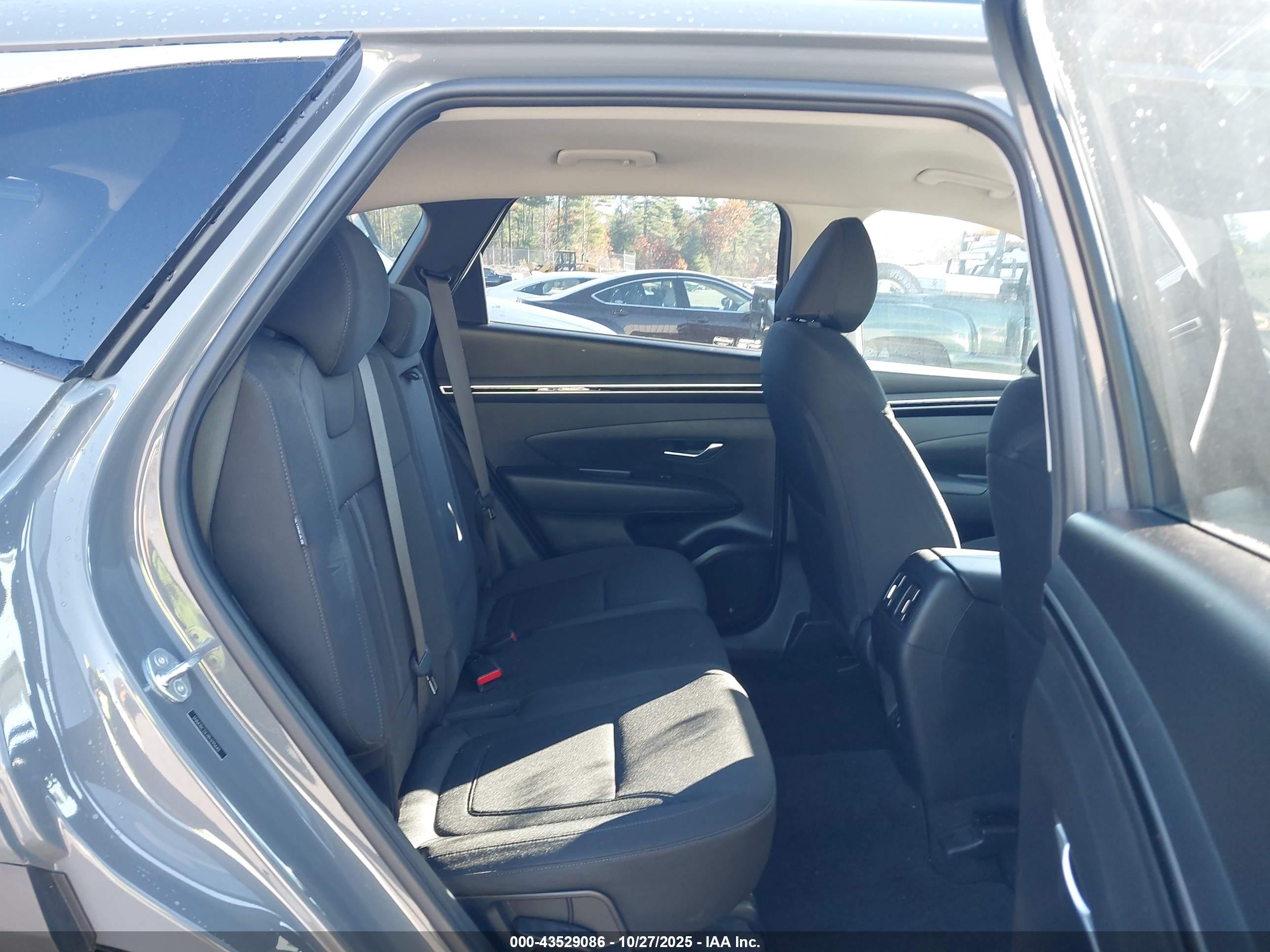 HYUNDAI TUCSON image 8