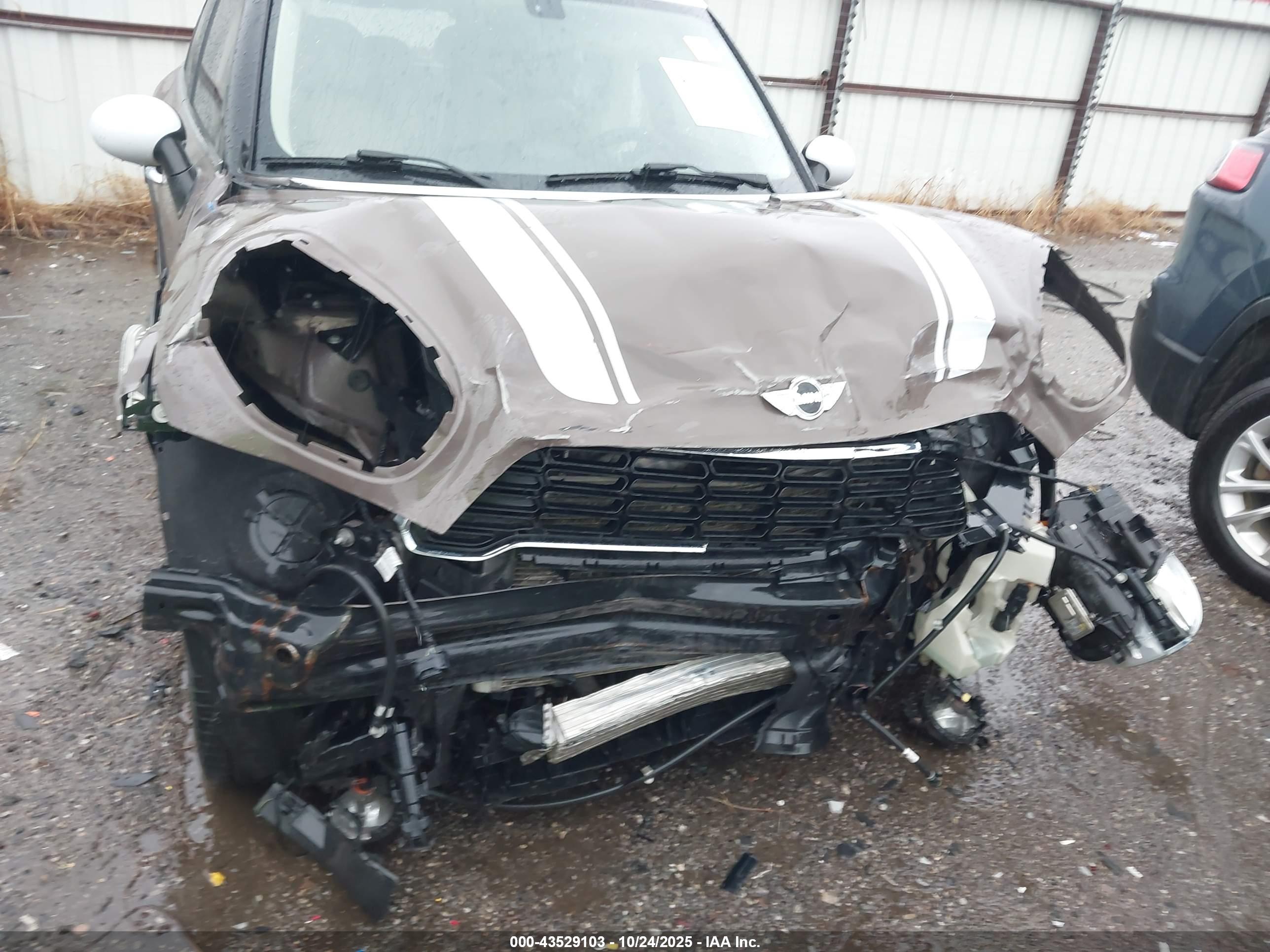 MINI COUNTRYMAN image 6