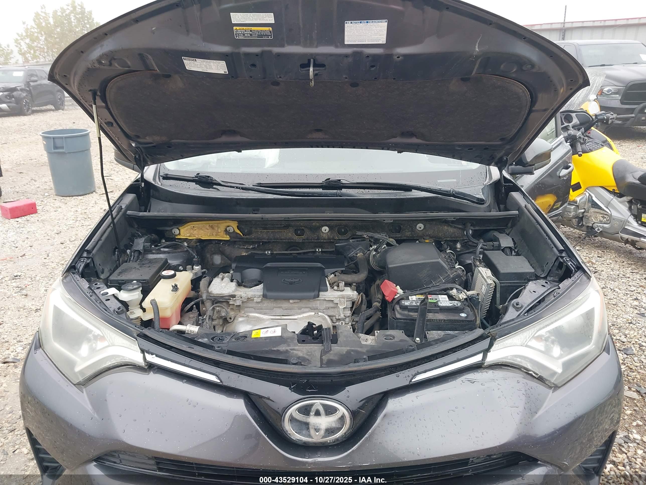 TOYOTA RAV4 image 10
