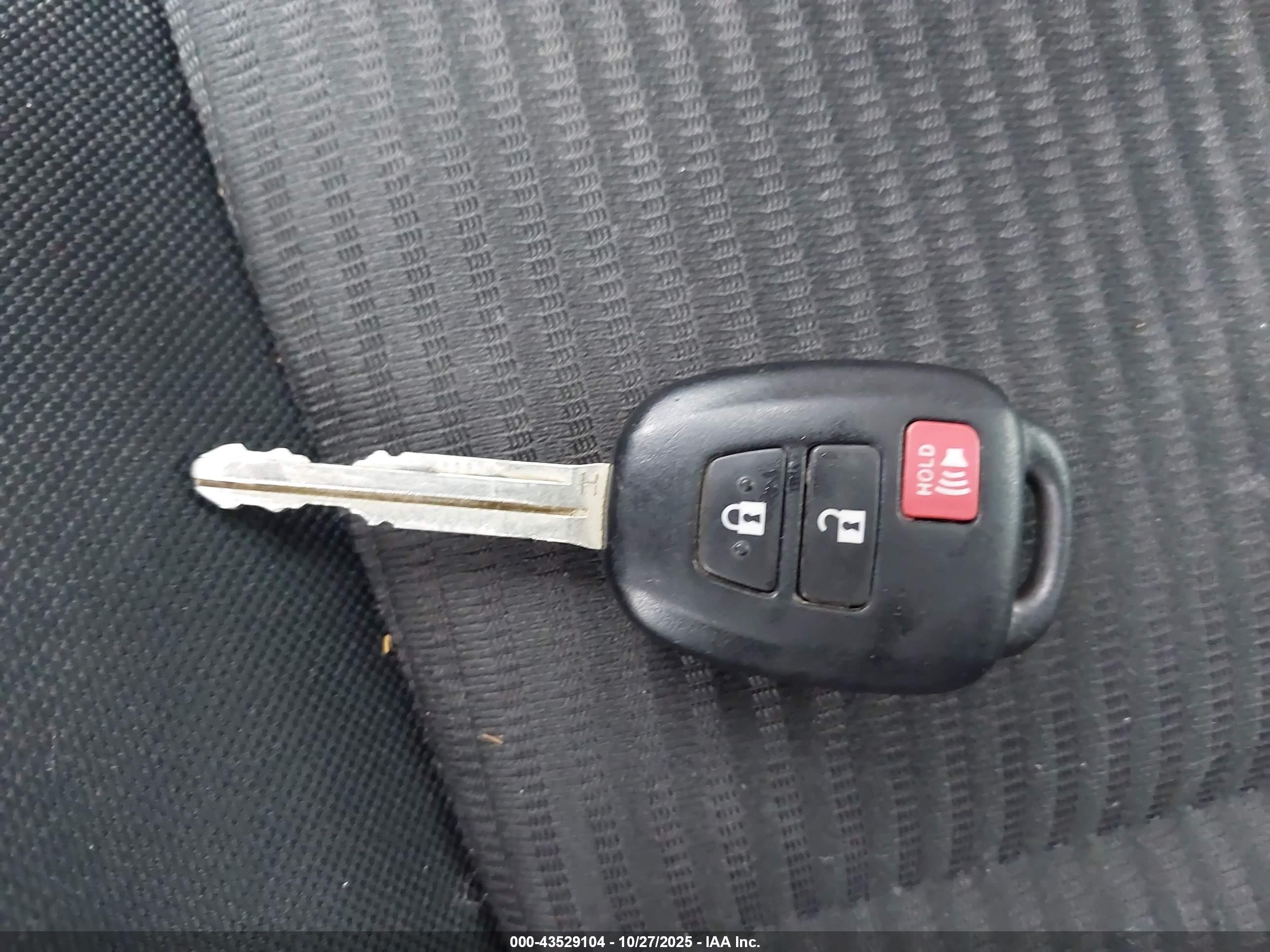 TOYOTA RAV4 image 11