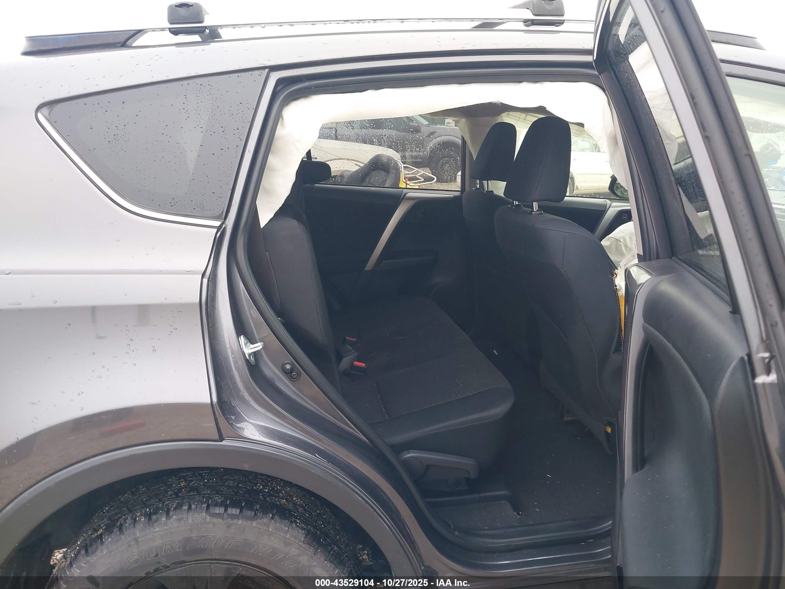 TOYOTA RAV4 image 8