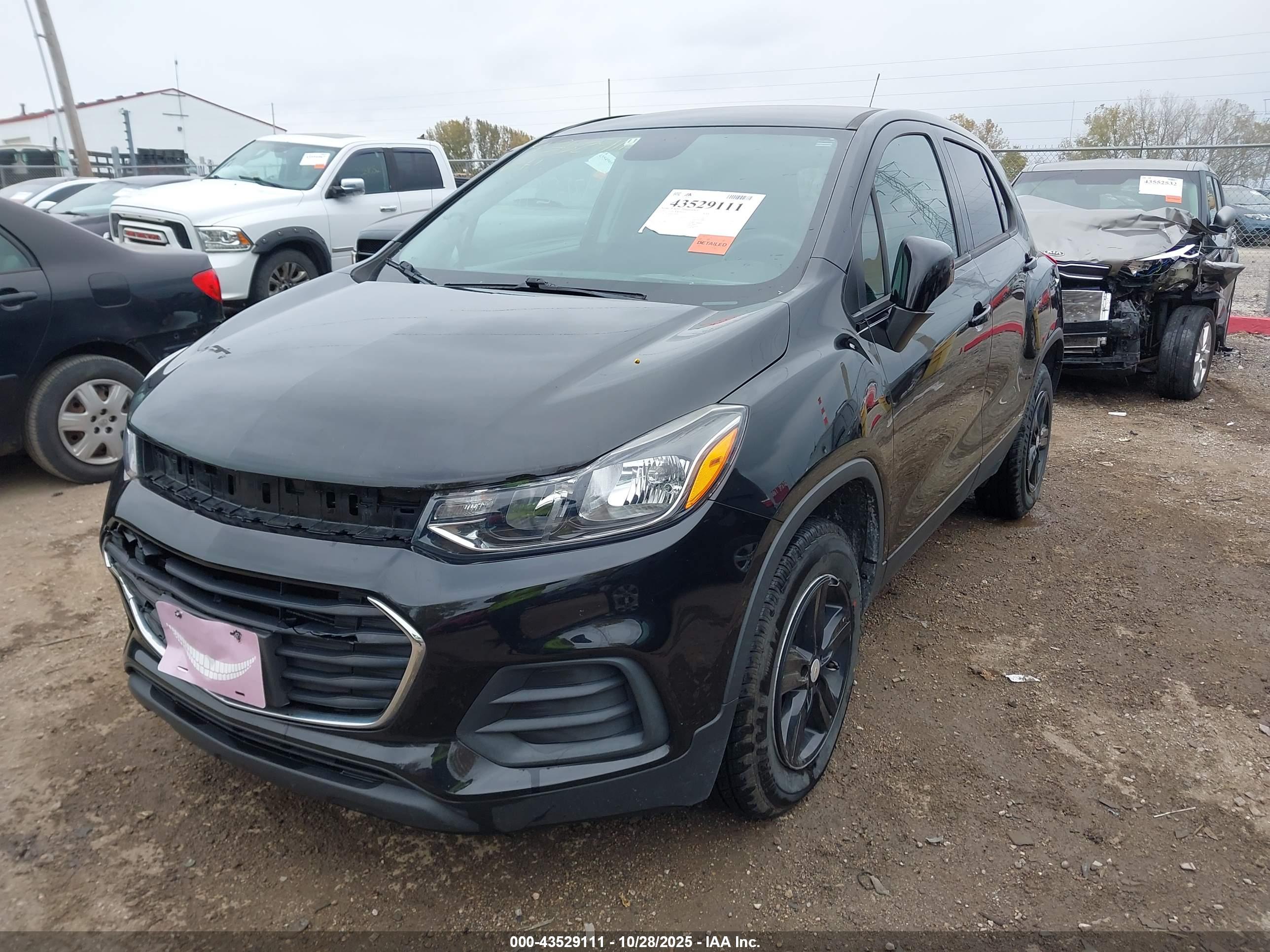 CHEVROLET TRAX image 2
