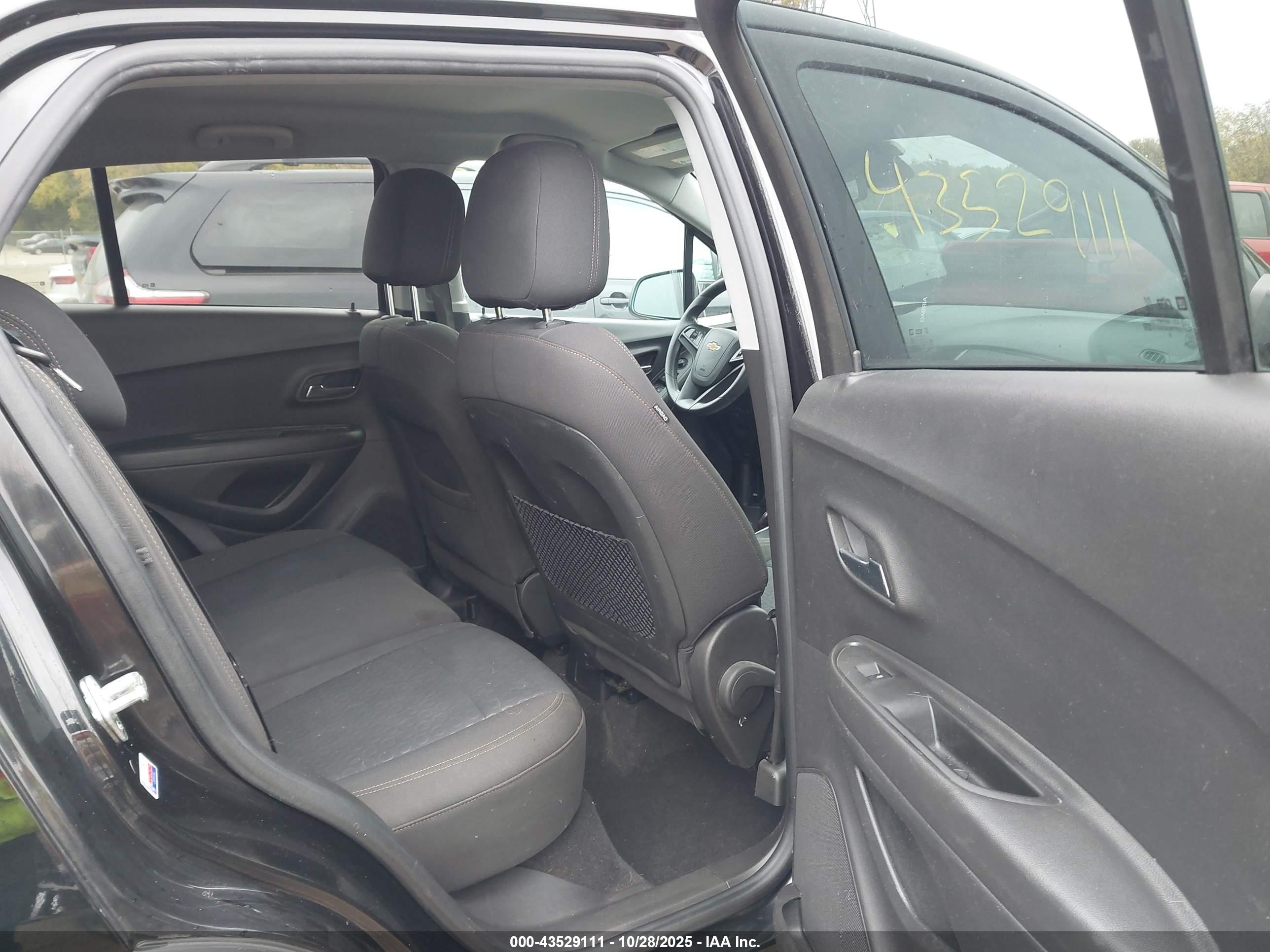 CHEVROLET TRAX image 8