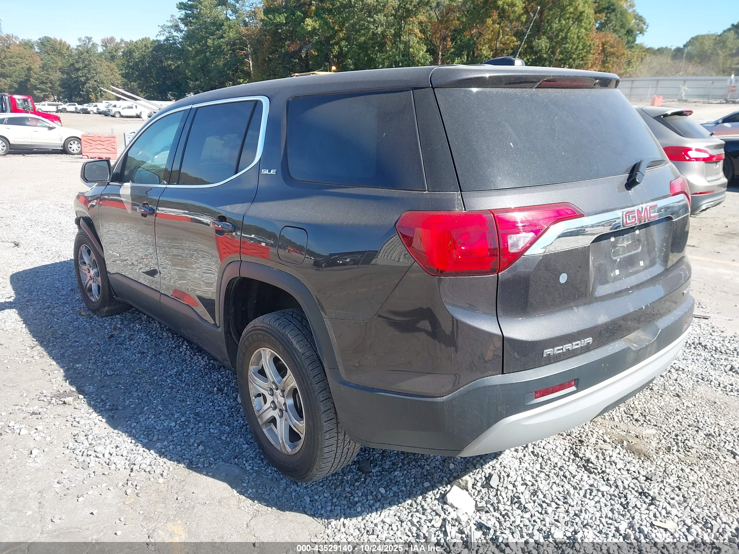 GMC ACADIA image 3