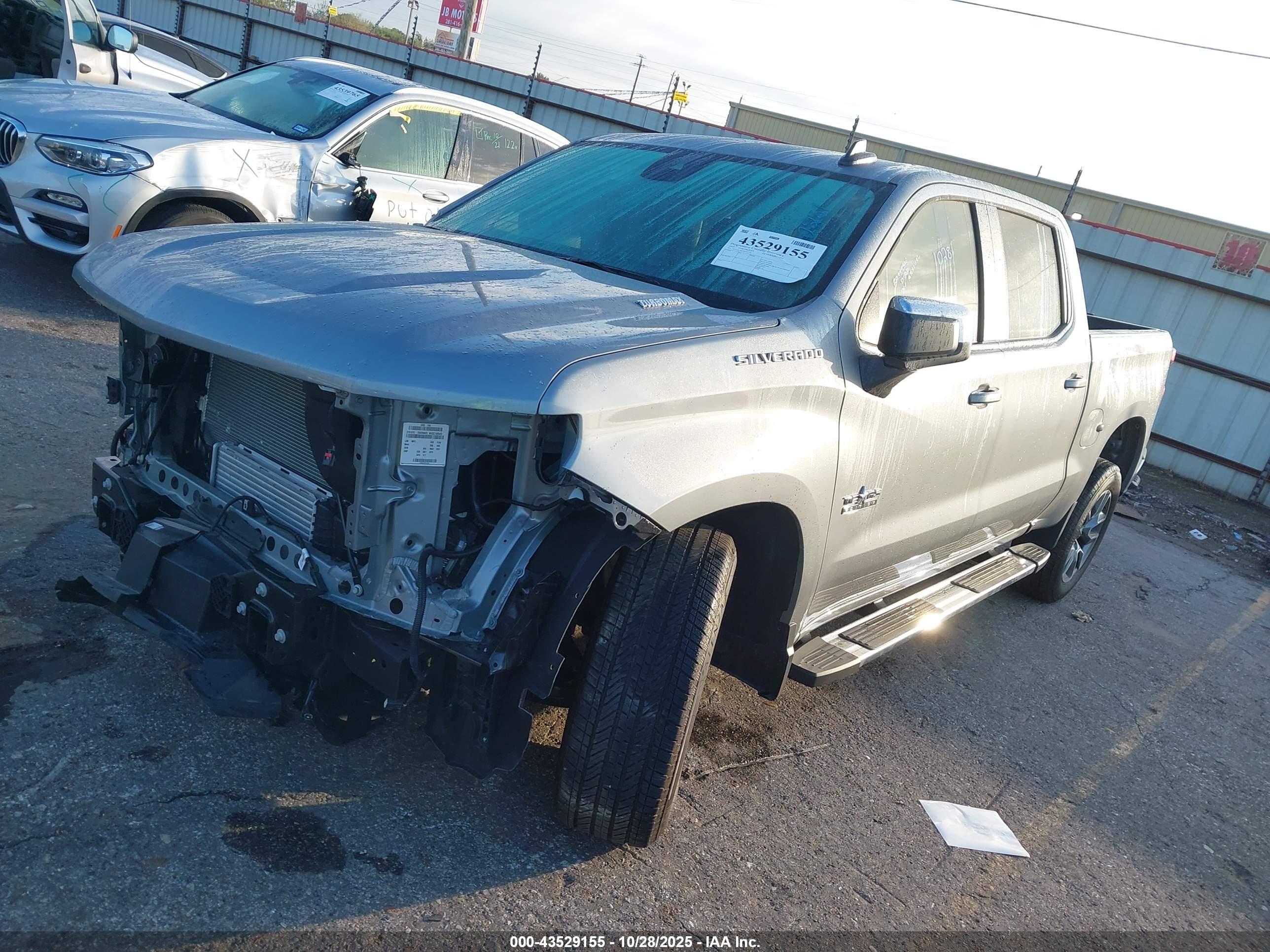 CHEVROLET SILVERADO image 2