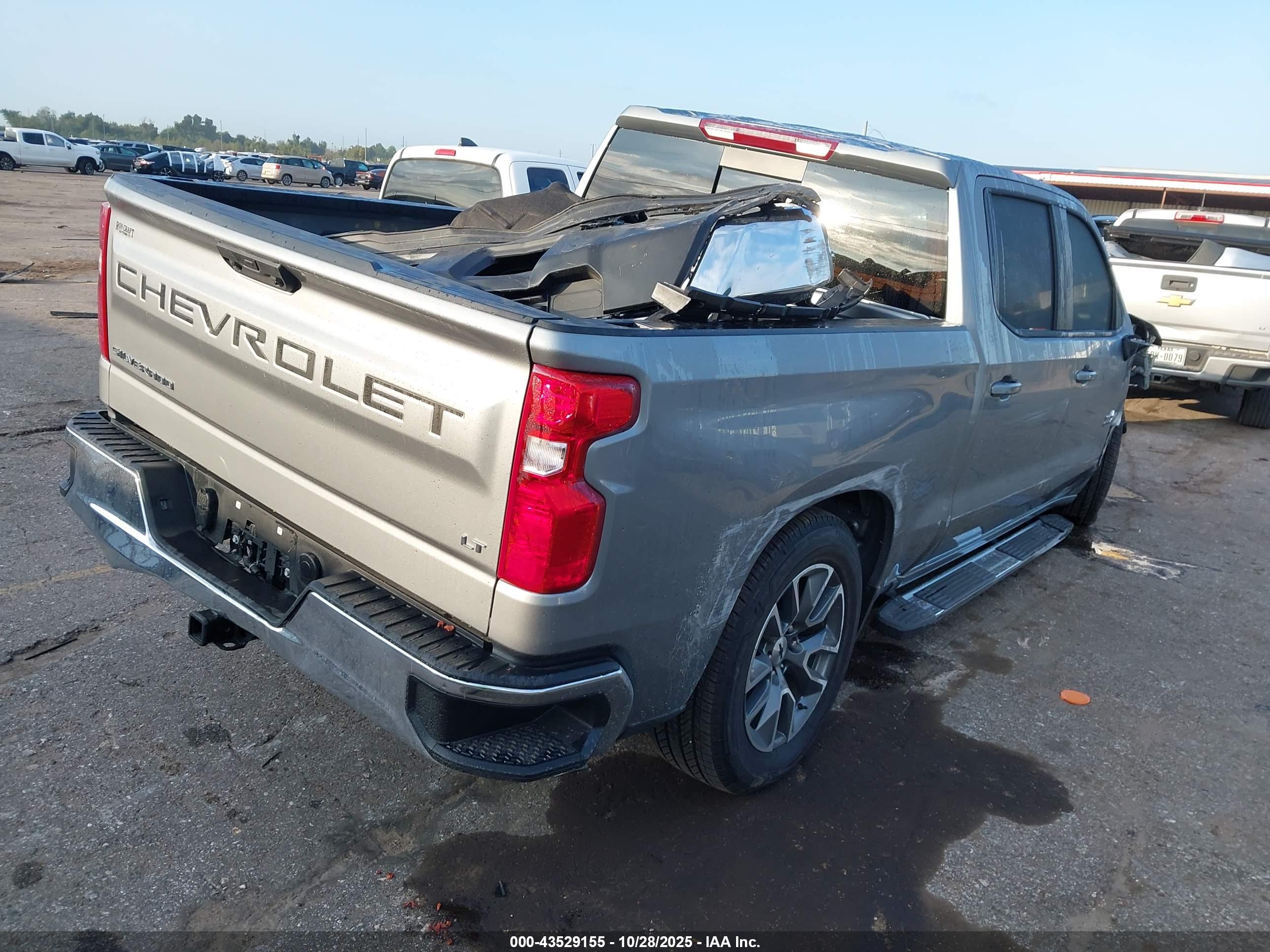 CHEVROLET SILVERADO image 4