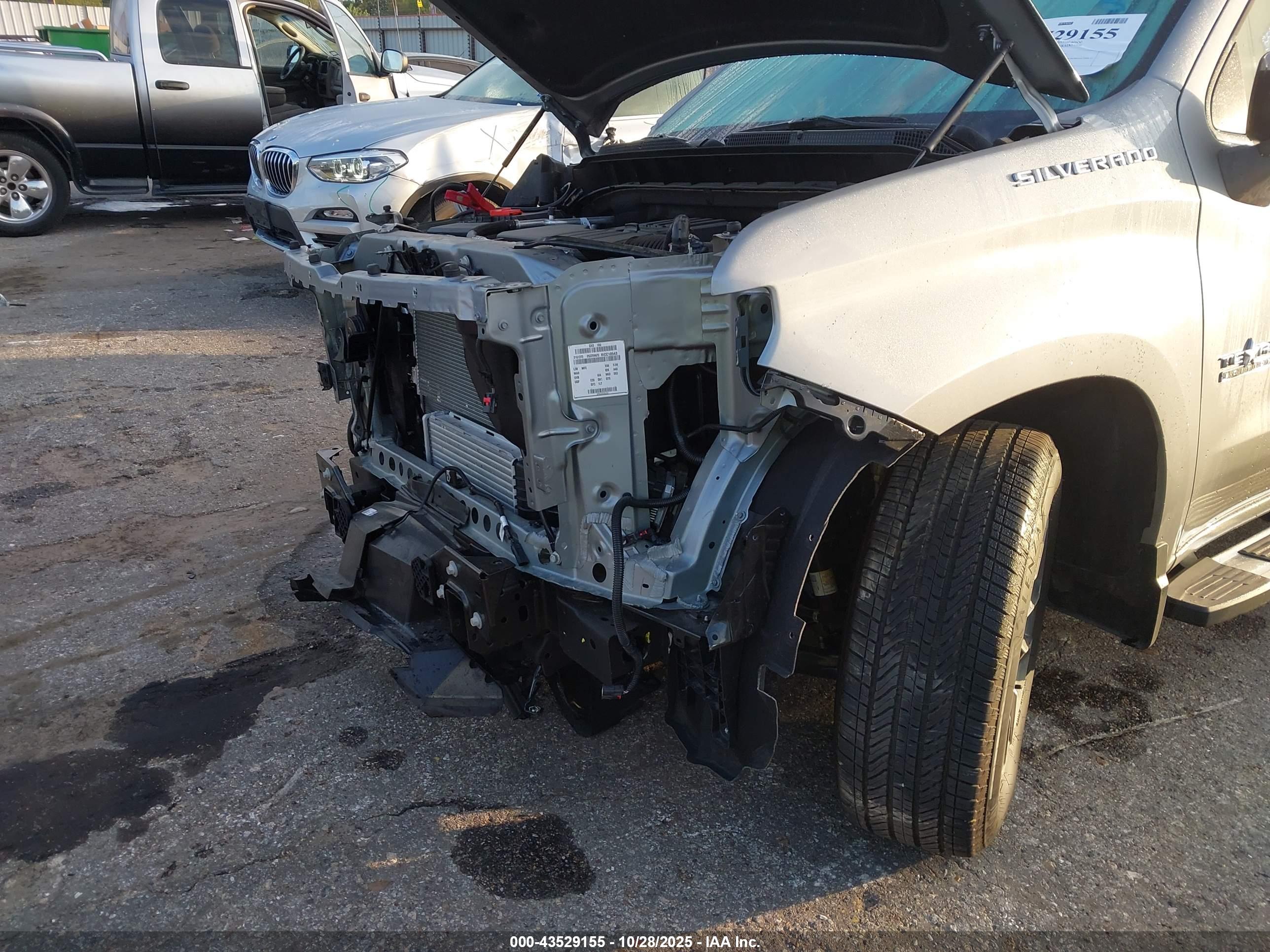 CHEVROLET SILVERADO image 6