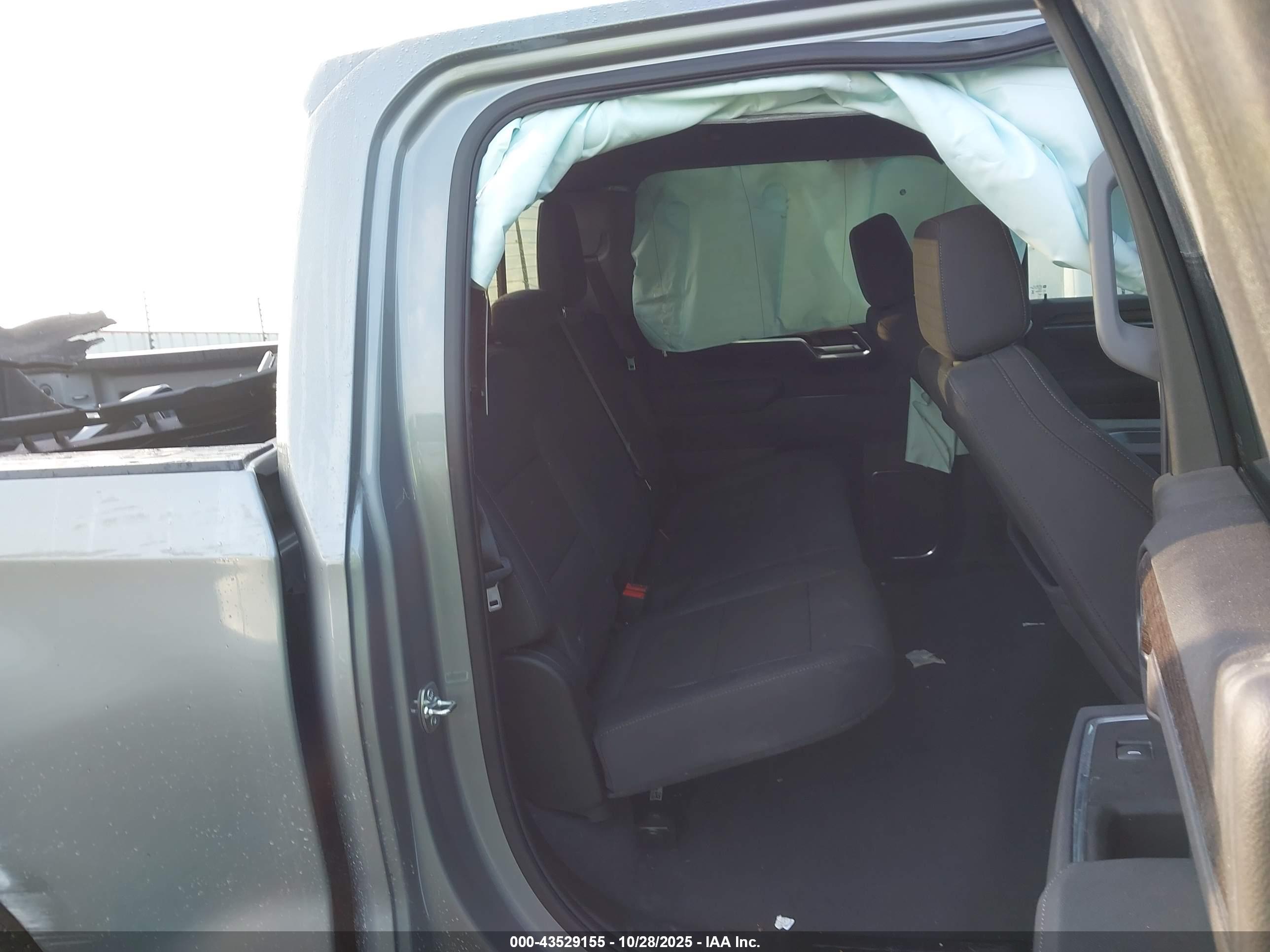 CHEVROLET SILVERADO image 8