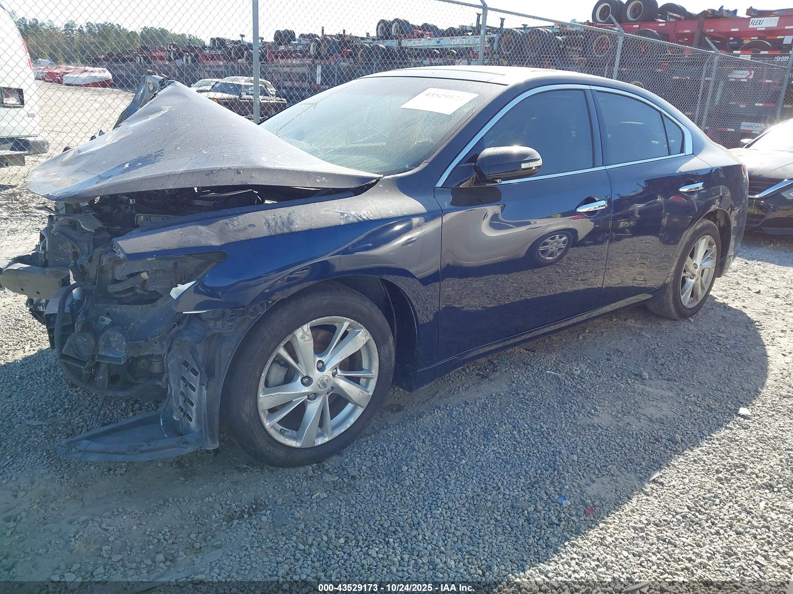 NISSAN MAXIMA image 2