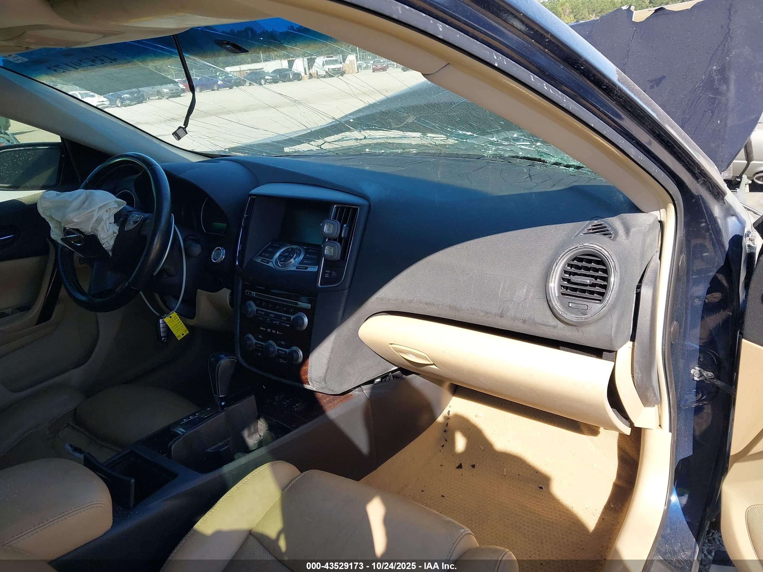NISSAN MAXIMA image 5