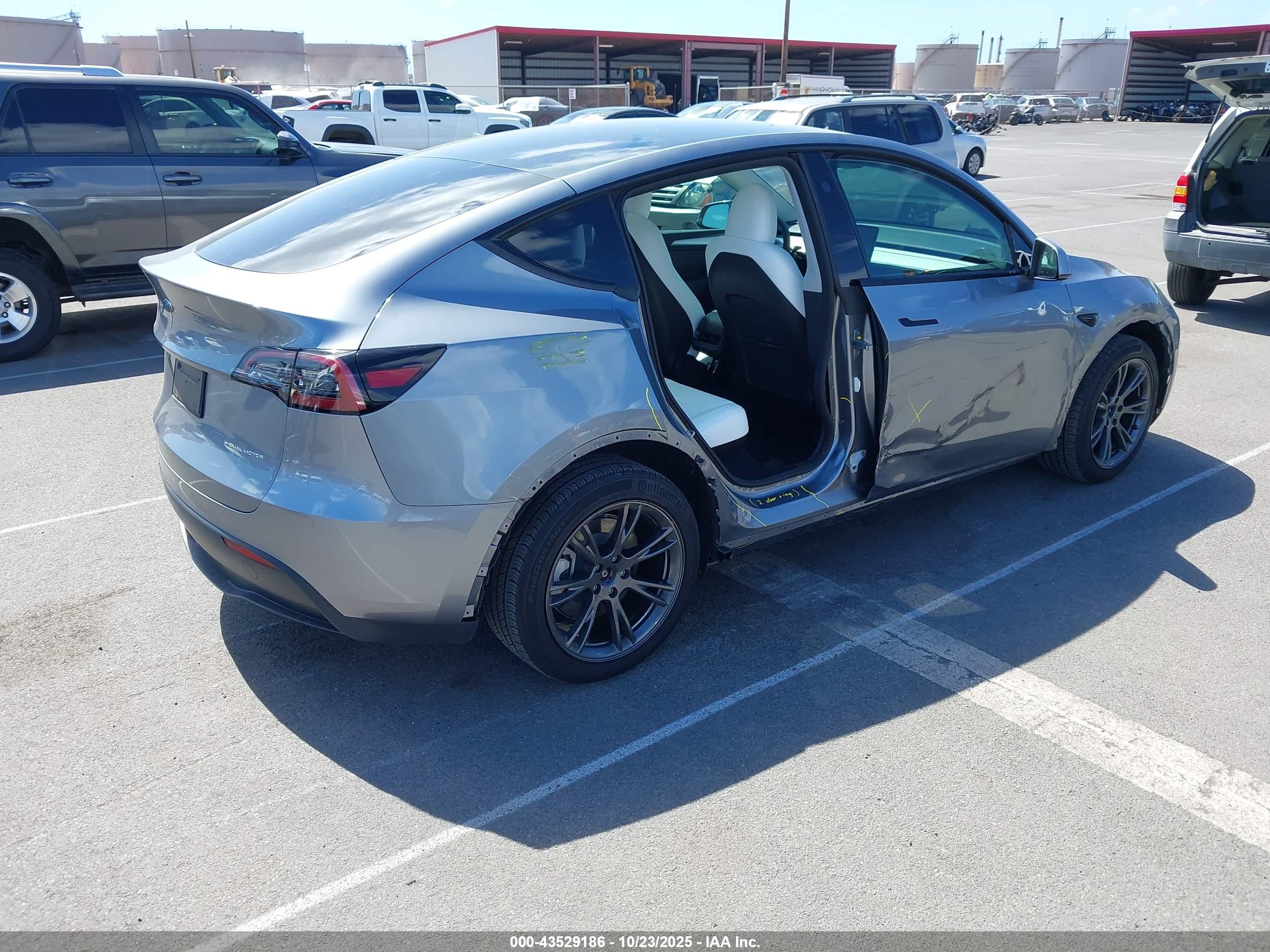 TESLA MODEL image 4