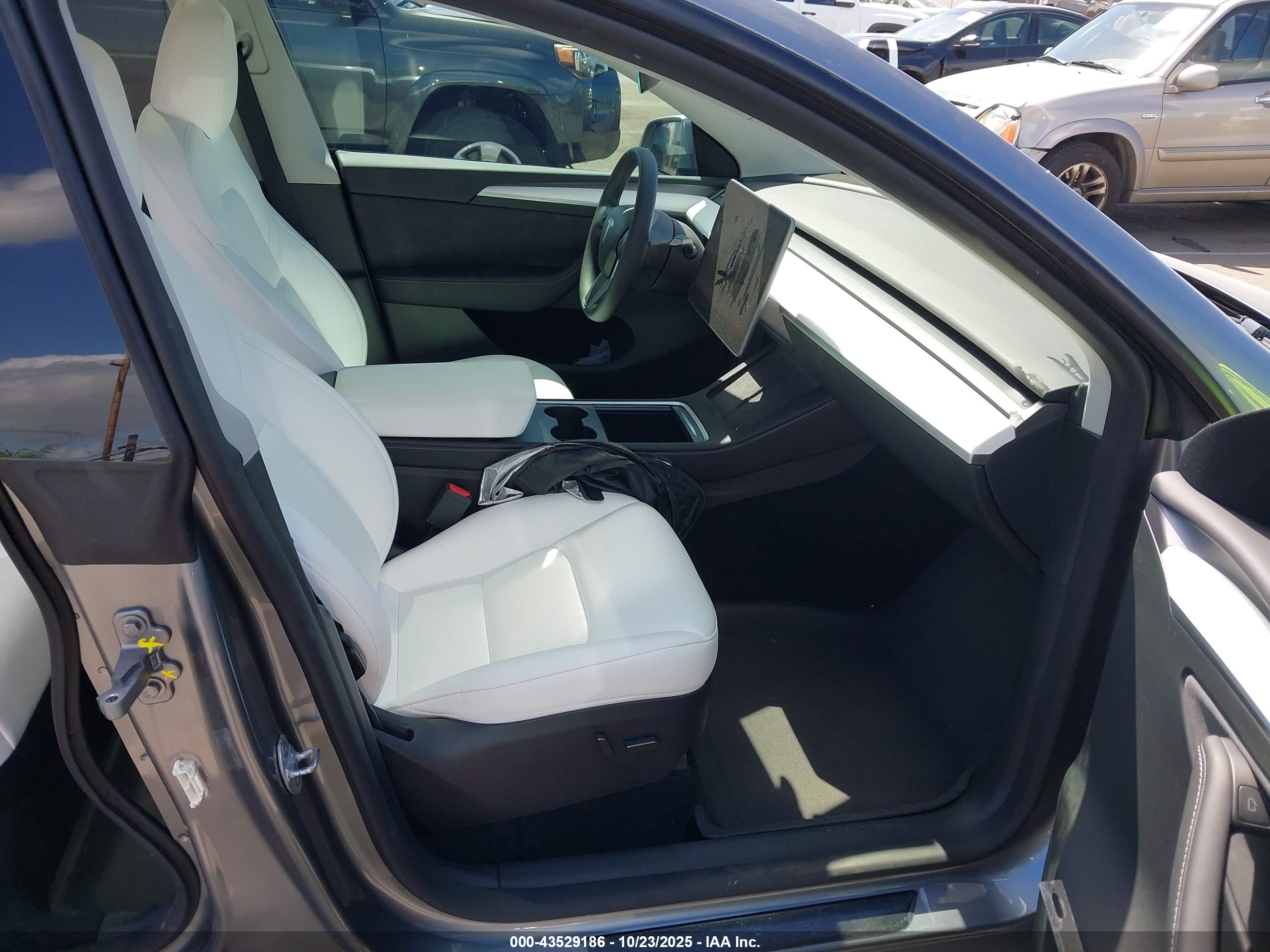 TESLA MODEL image 5
