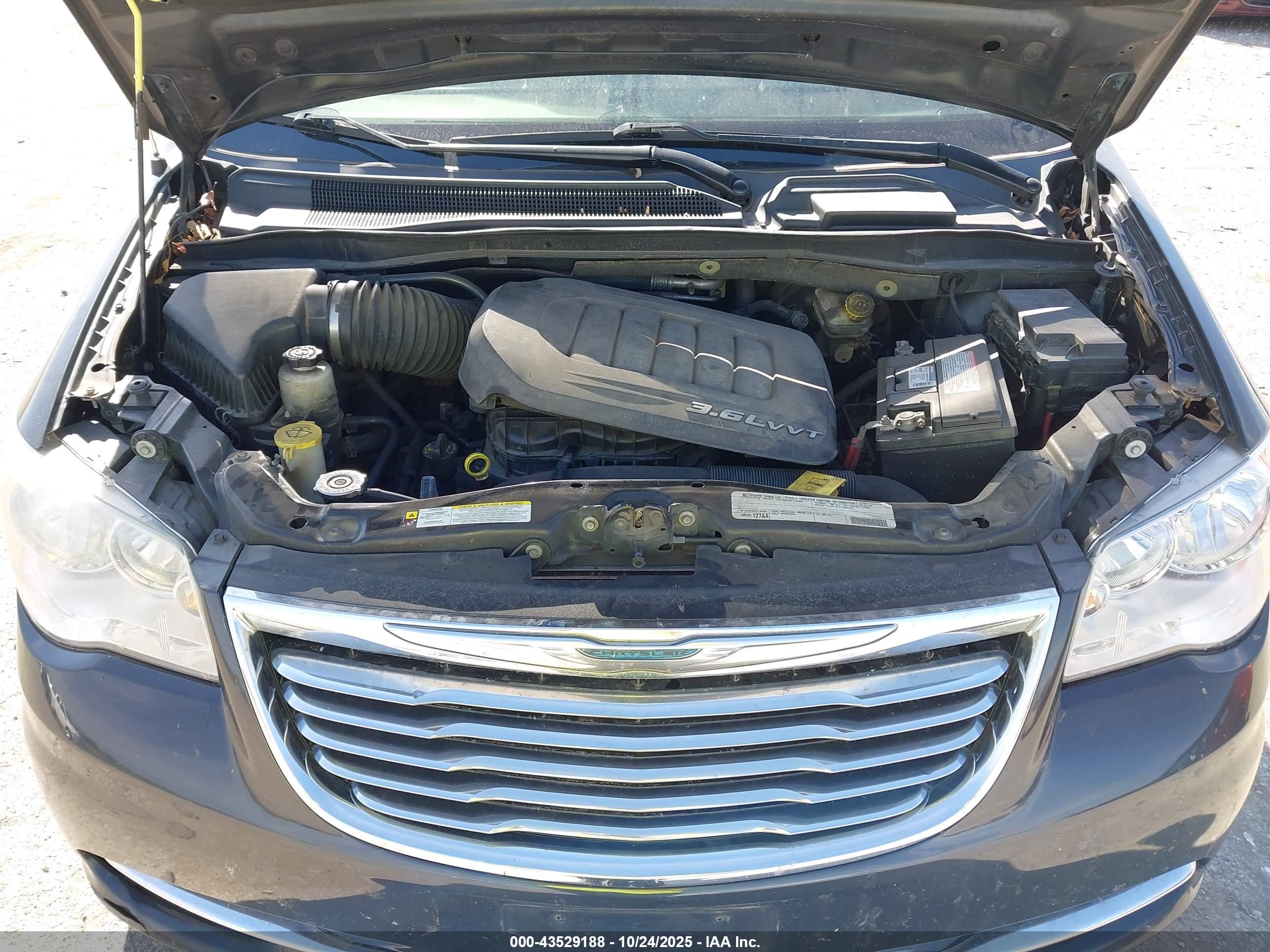 CHRYSLER TOWN image 10