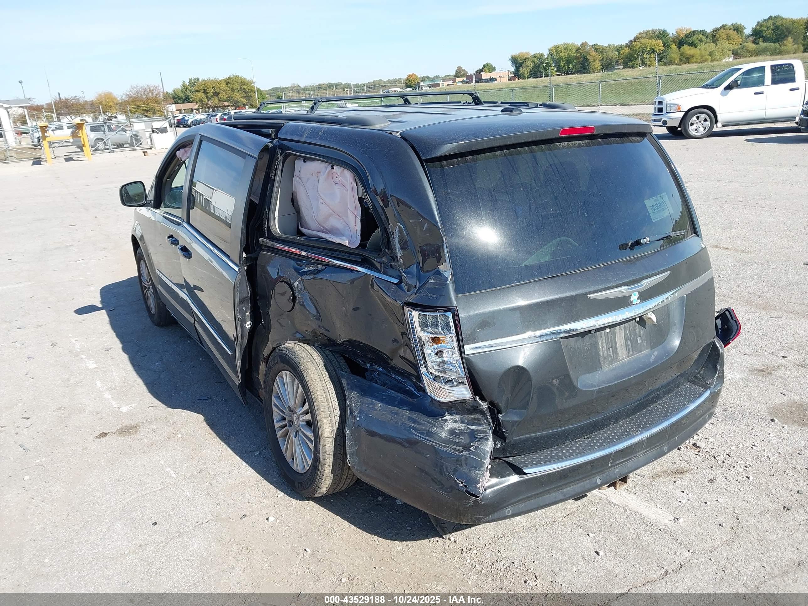 CHRYSLER TOWN image 3